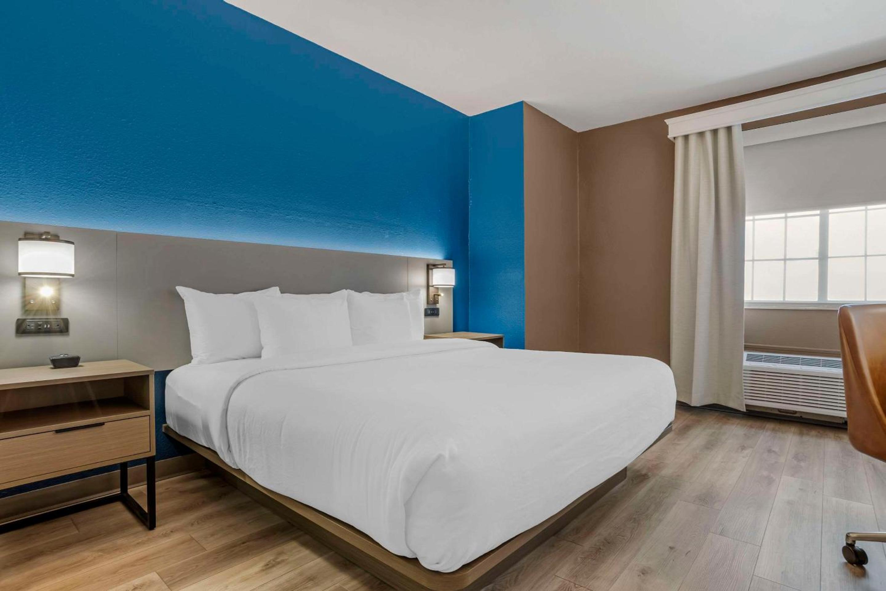 Hattiesburg Vacations - Comfort Suites Hattiesburg - Property Image 31