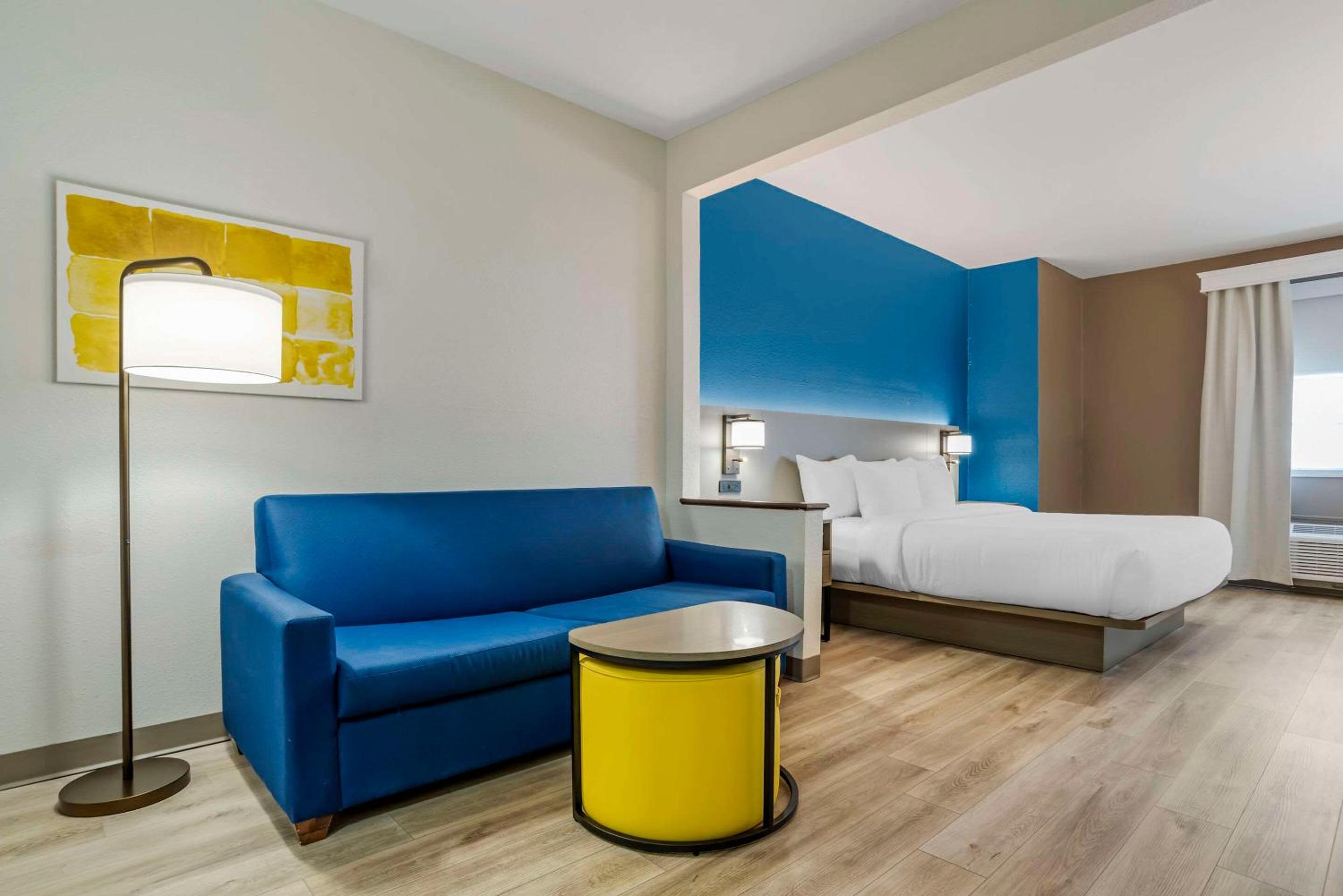 Hattiesburg Vacations - Comfort Suites Hattiesburg - Property Image 47