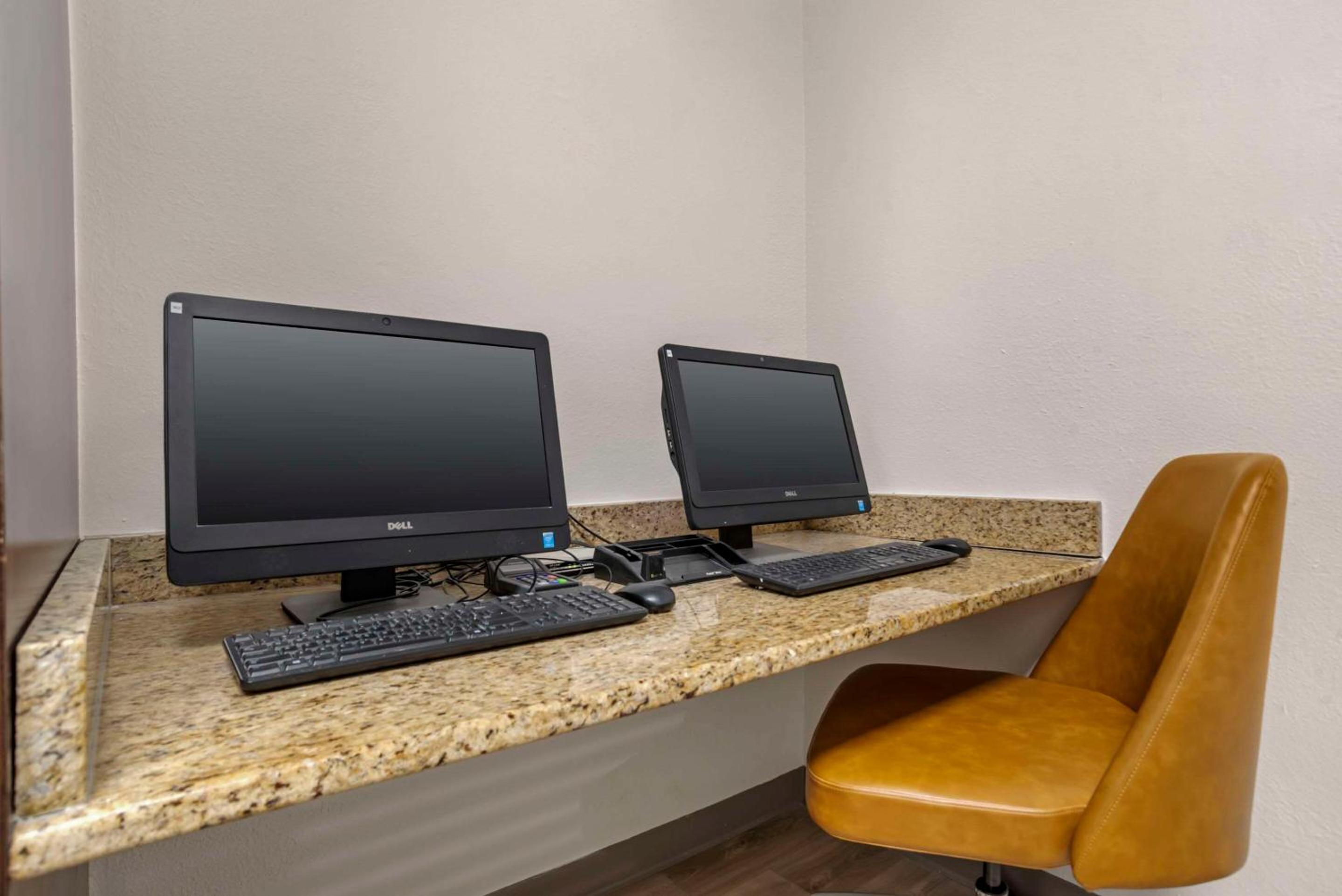 Hattiesburg Vacations - Comfort Suites Hattiesburg - Property Image 8