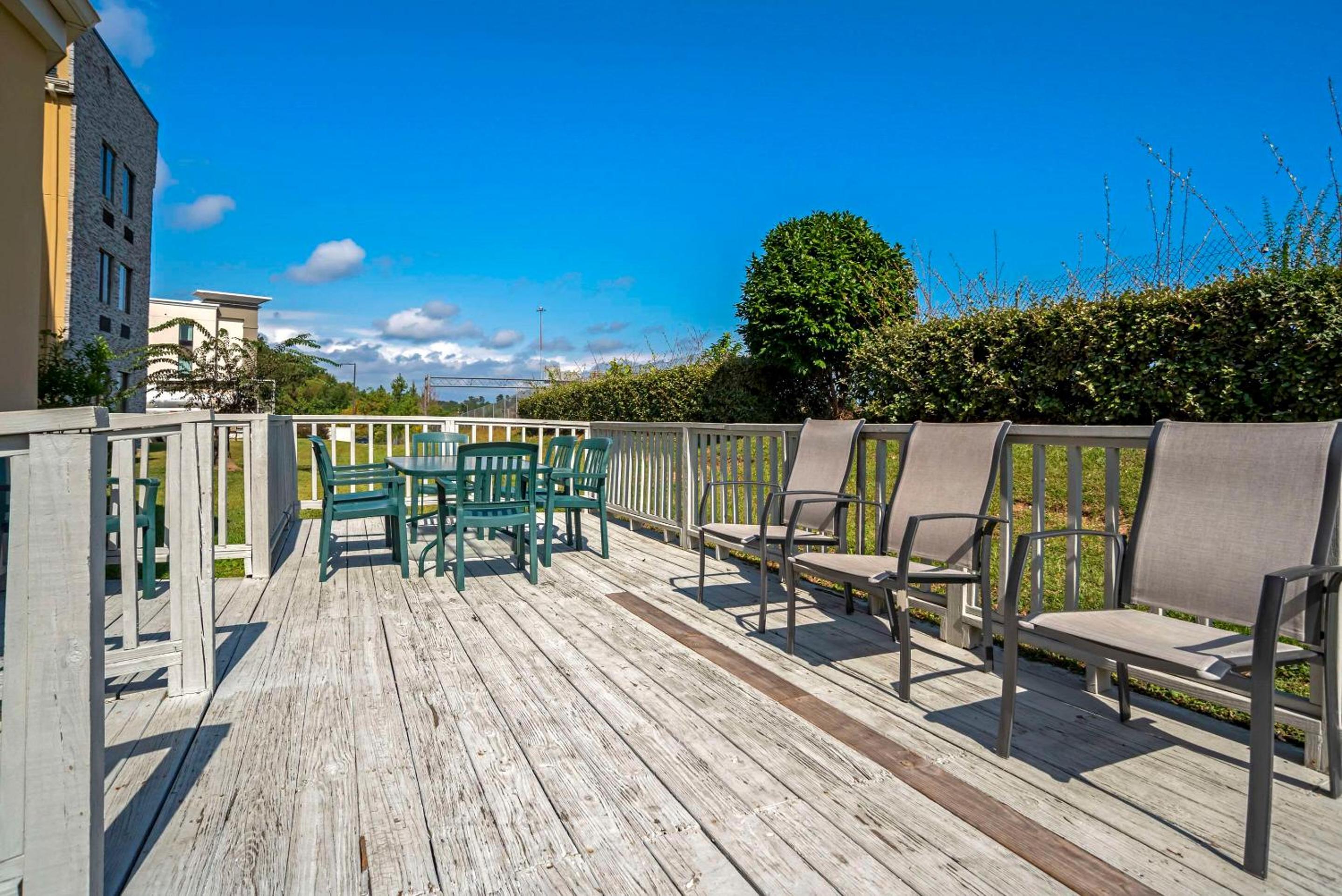 Hattiesburg Vacations - Comfort Suites Hattiesburg - Property Image 13