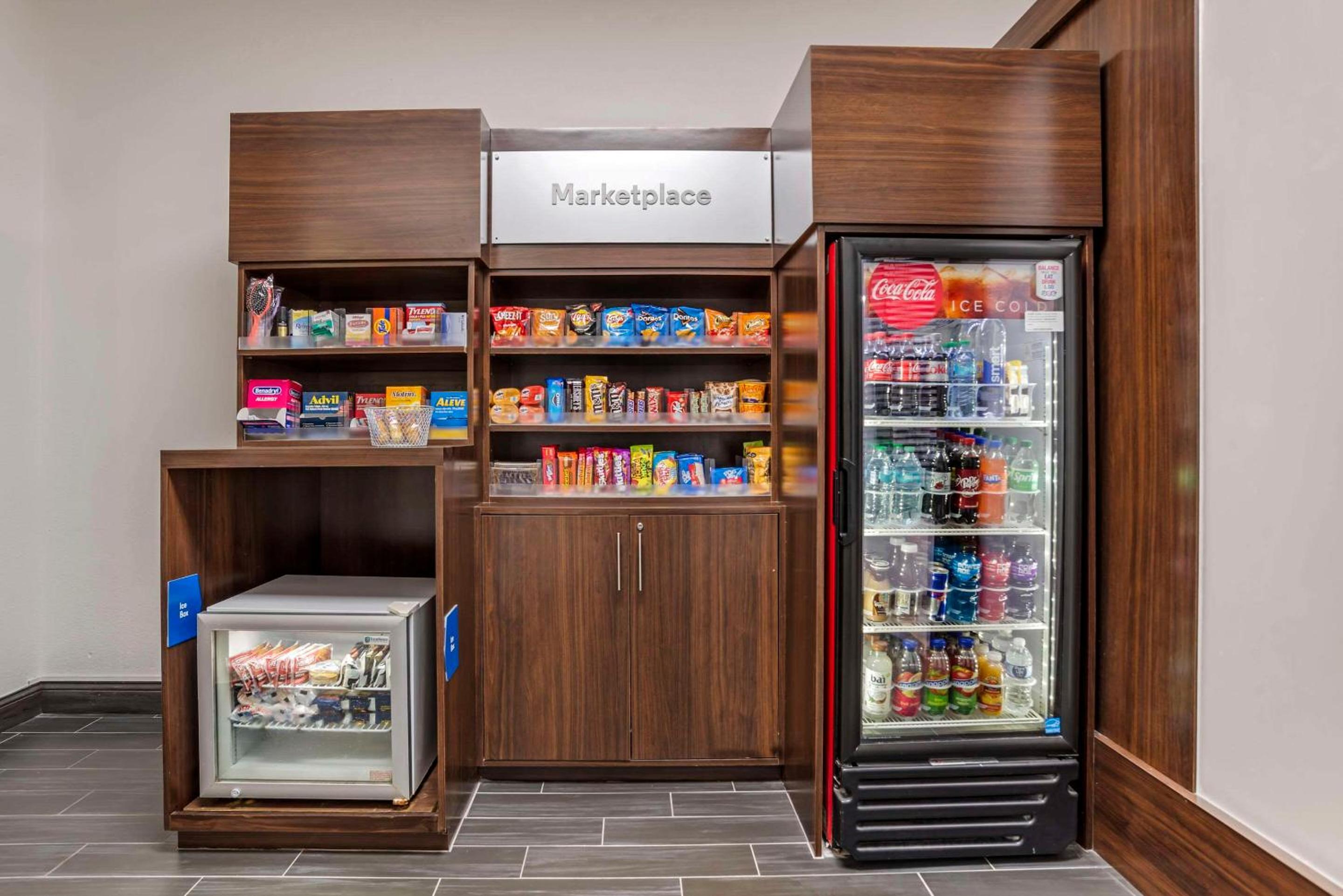 Hattiesburg Vacations - Comfort Suites Hattiesburg - Property Image 15