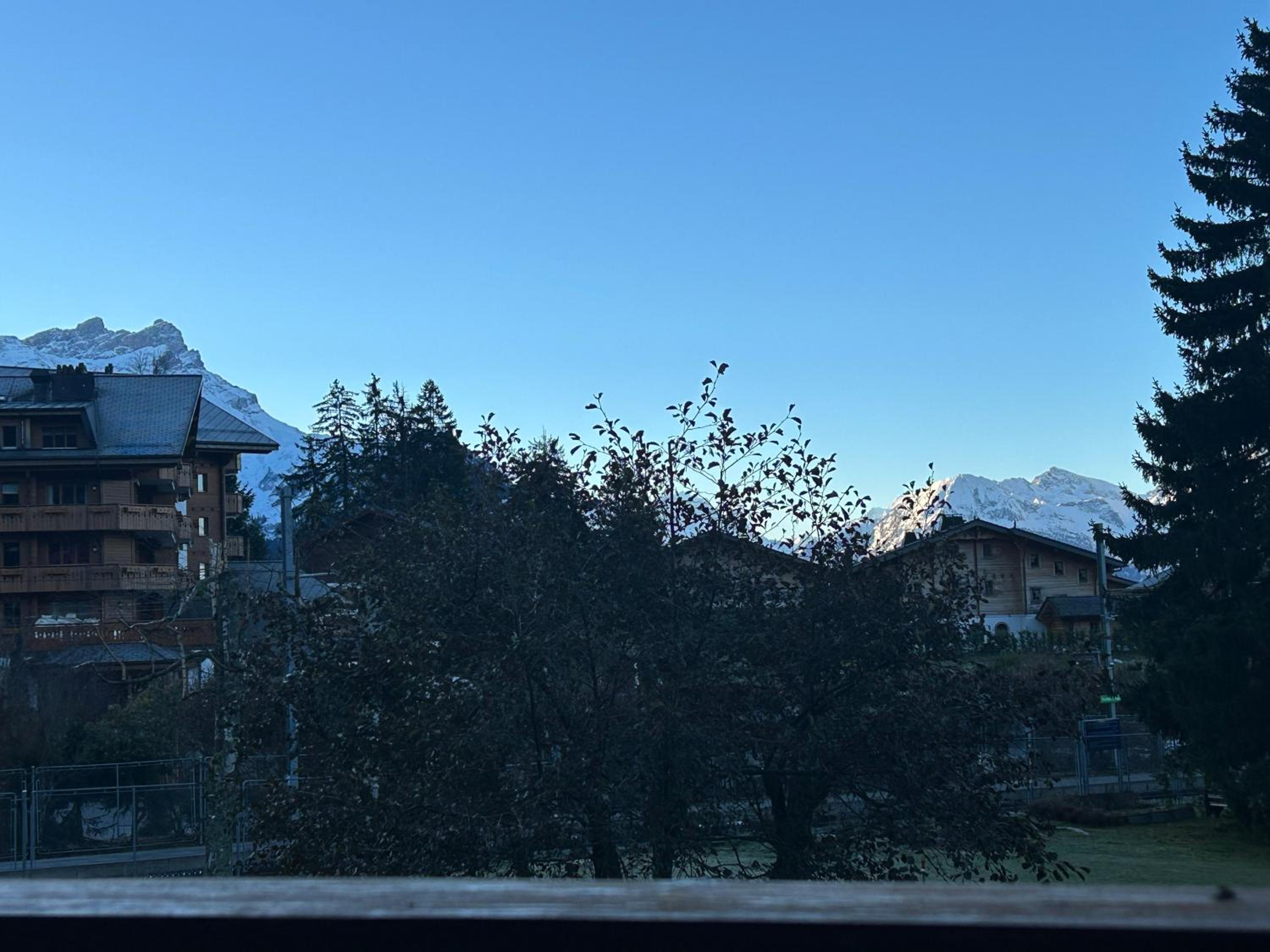 Central flat in Villars sur Ollon, Amethyste, for 4, with two double beds, balcony and 75m to ski-train