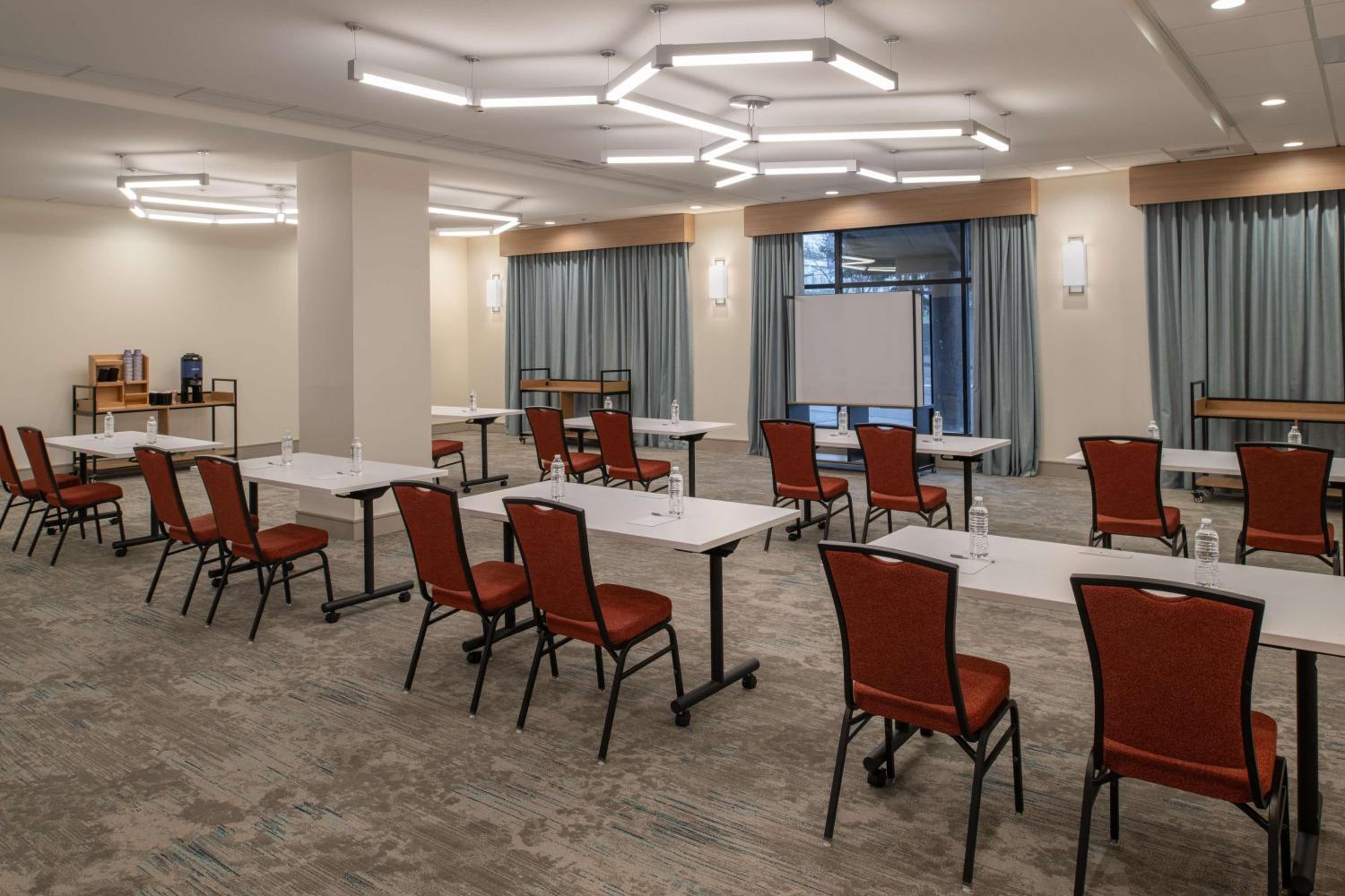Hilton Garden Inn Tacoma Downtown - Property Image 9