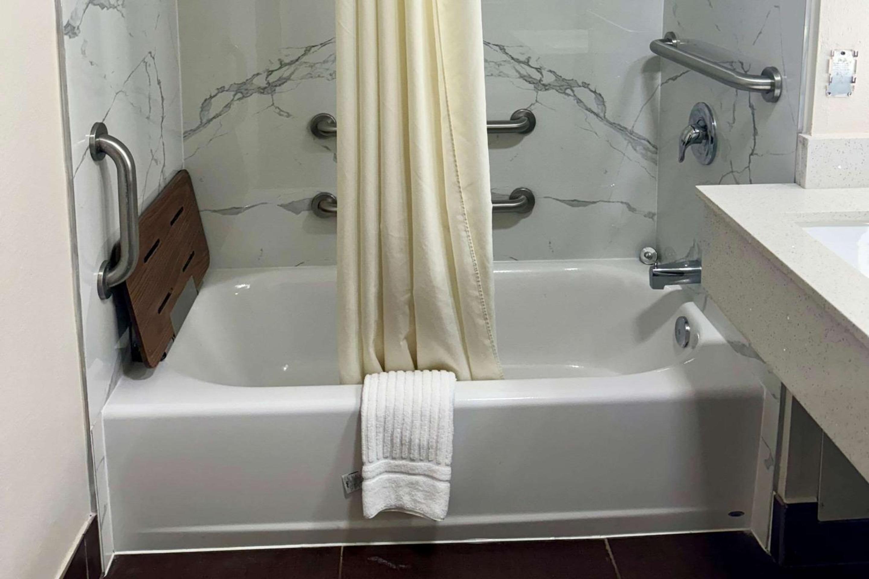 Lake Charles Vacations - Quality Inn - Property Image 5