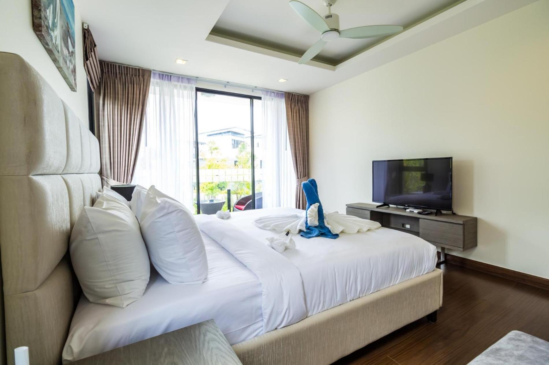 Laguna Park Villa with rooftop pool by Lofty