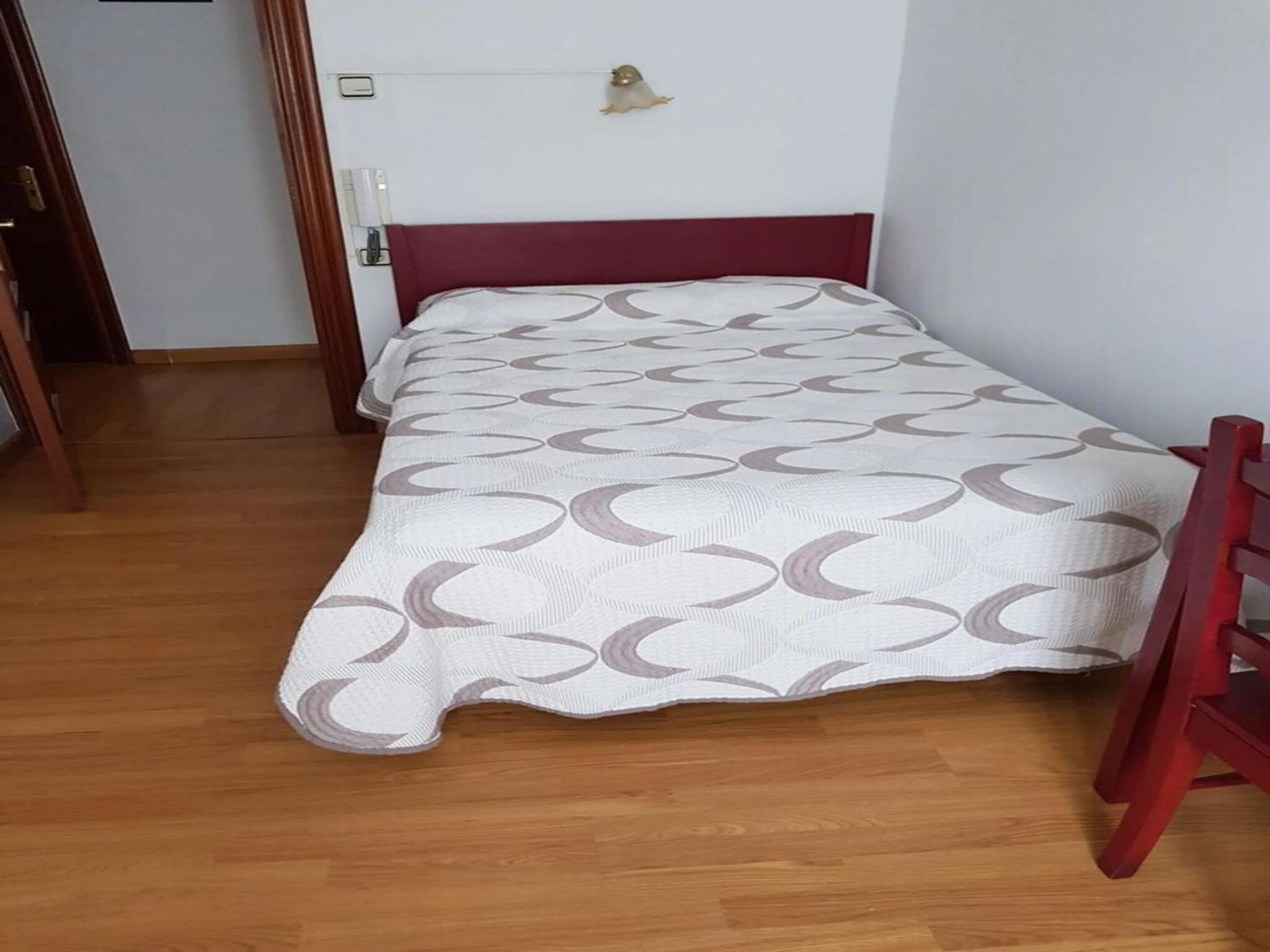 Cozy double room with private bathroom view 2