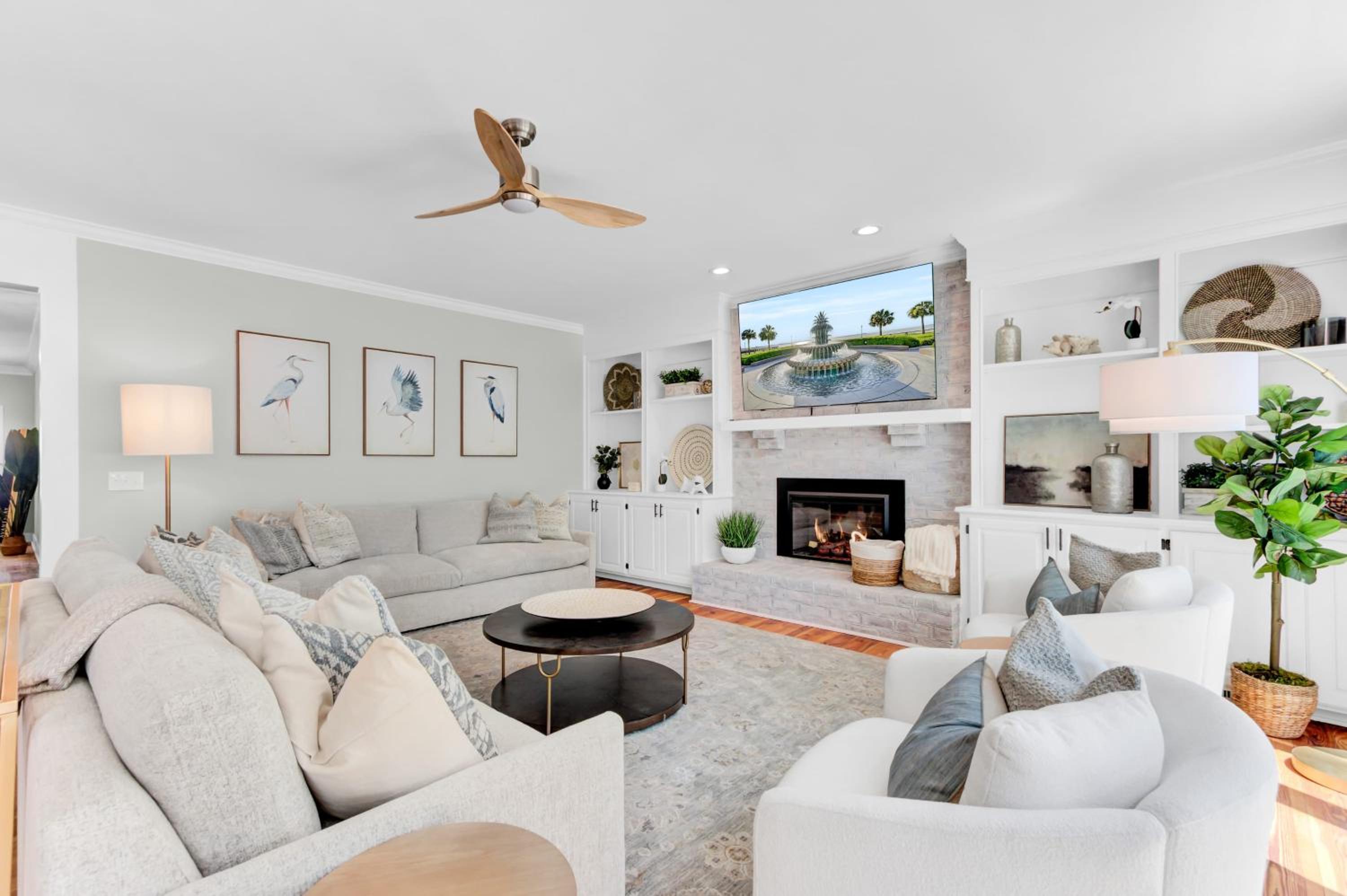 Southern Oasis by AvantStay 0.5mi Walk to the Beach Pool Patio Large Yard