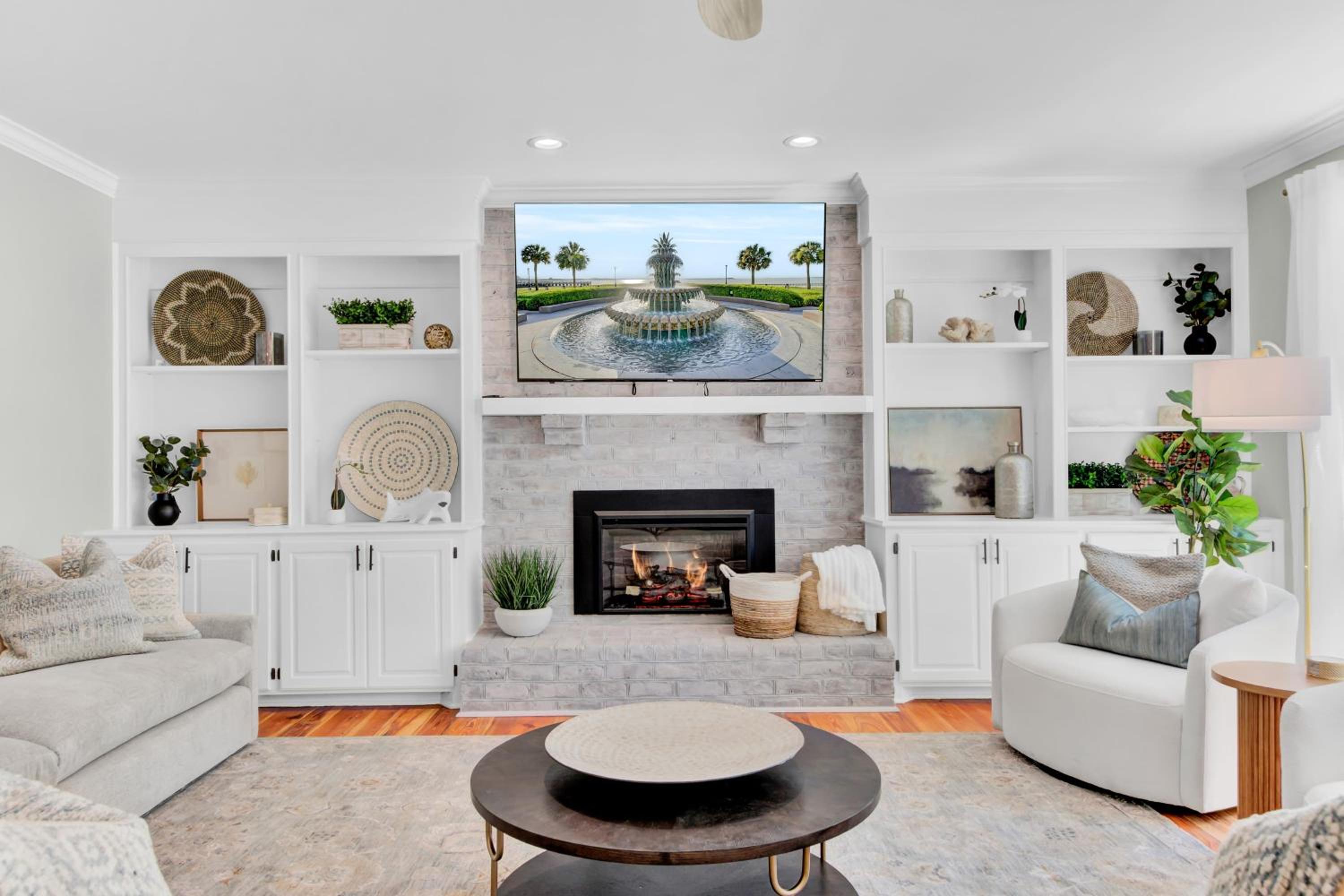 Southern Oasis by AvantStay 0.5mi Walk to the Beach Pool Patio Large Yard