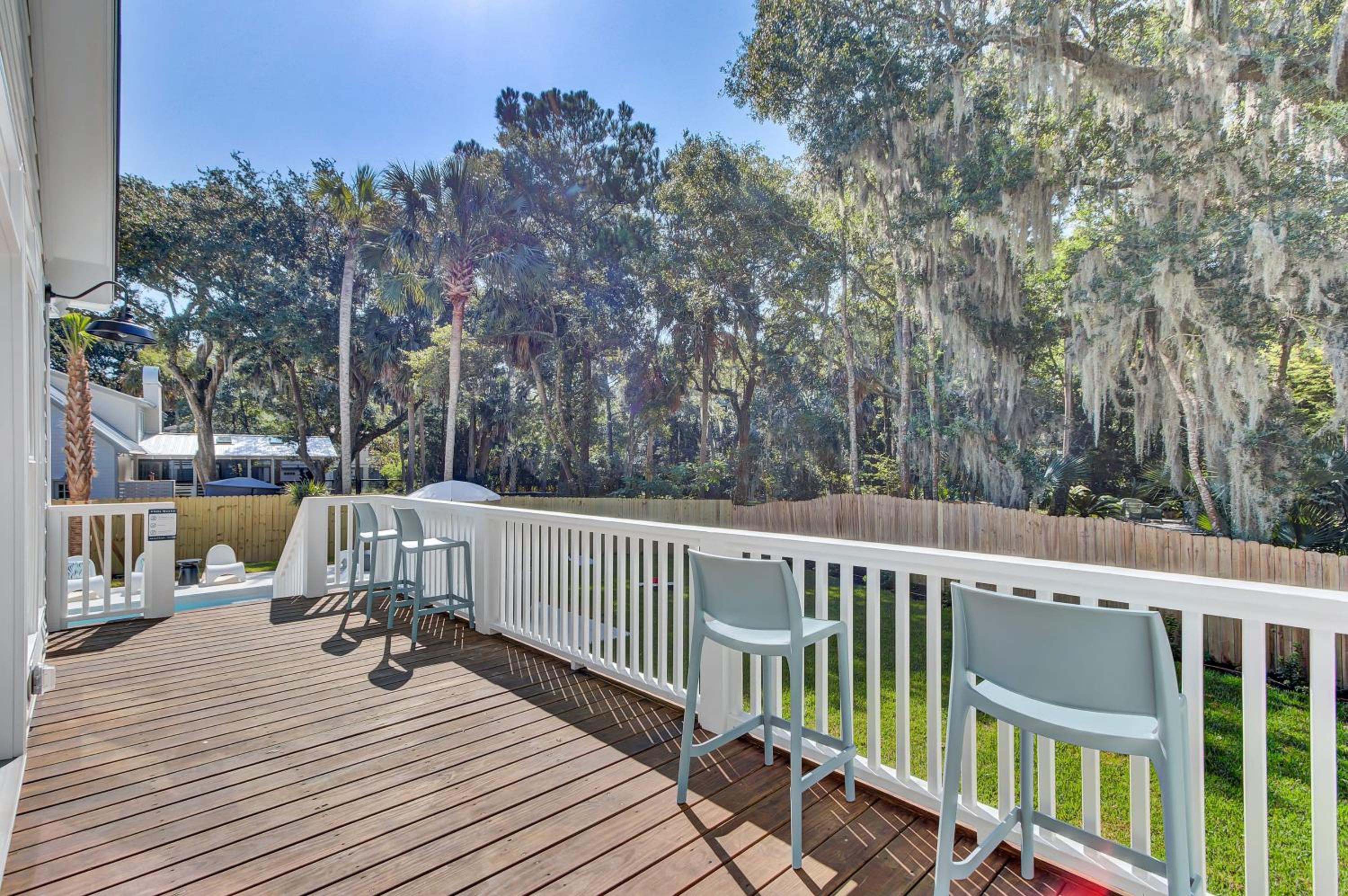 Southern Oasis by AvantStay 0.5mi Walk to the Beach Pool Patio Large Yard