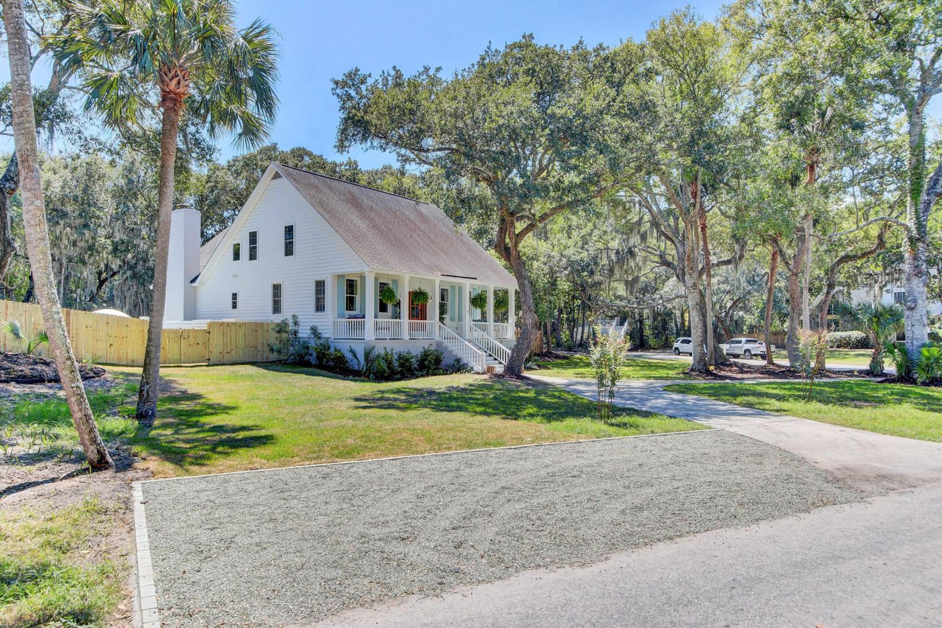 Southern Oasis by AvantStay 0.5mi Walk to the Beach Pool Patio Large Yard
