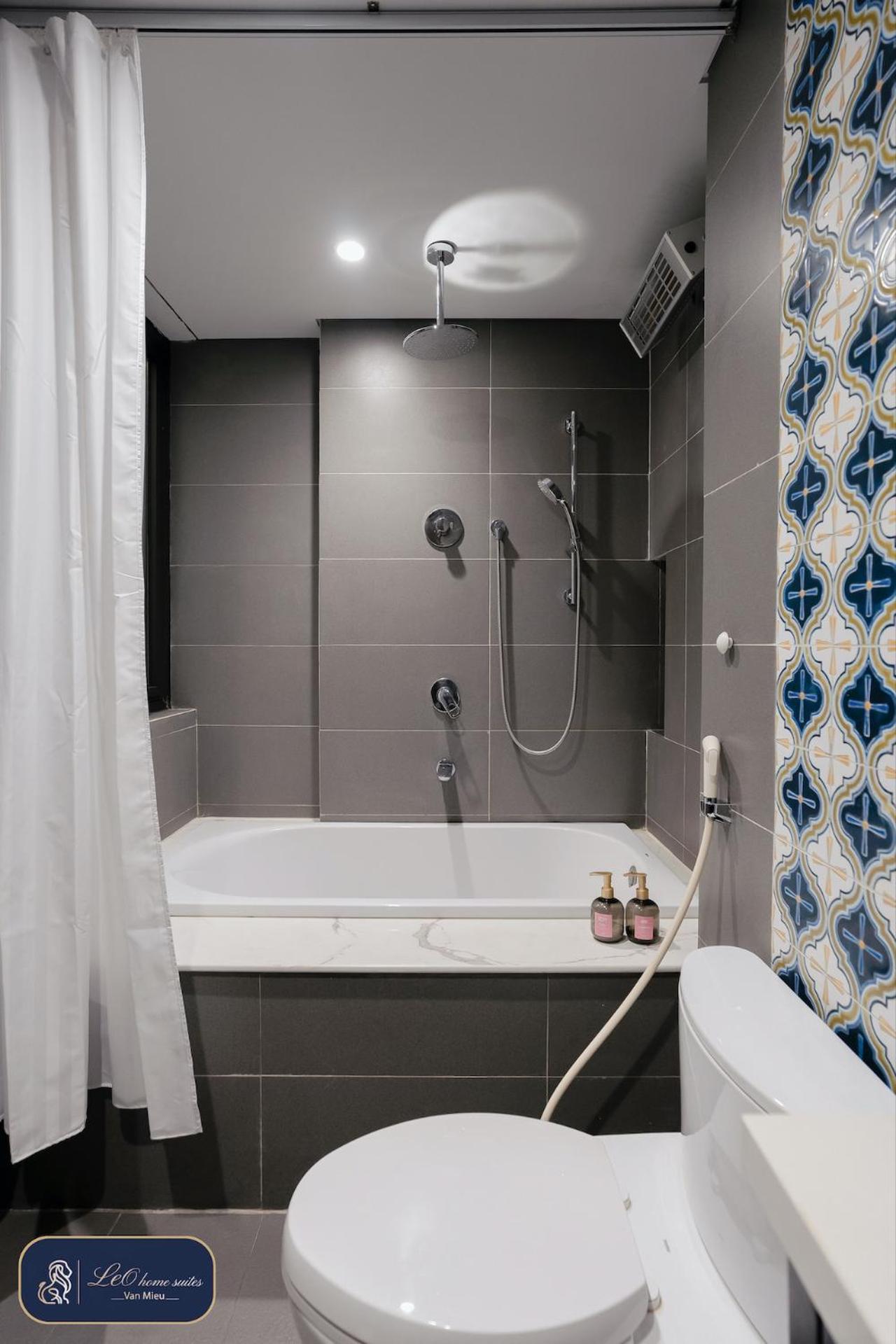 High-ser Apartment -2BR - NiceView - Parking - Spacious - In center
