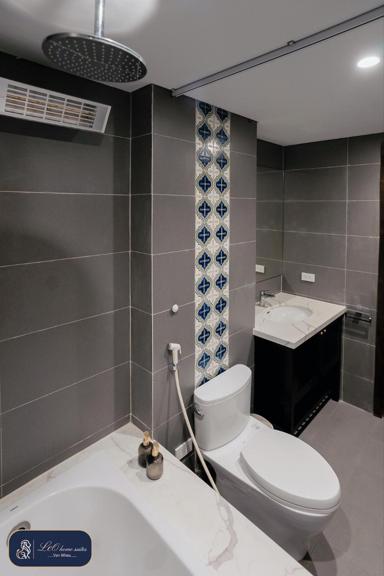 High-ser Apartment -2BR - NiceView - Parking - Spacious - In center