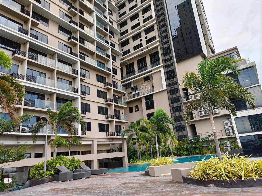 BaseLine Premier 1-Bedroom 17th view 5