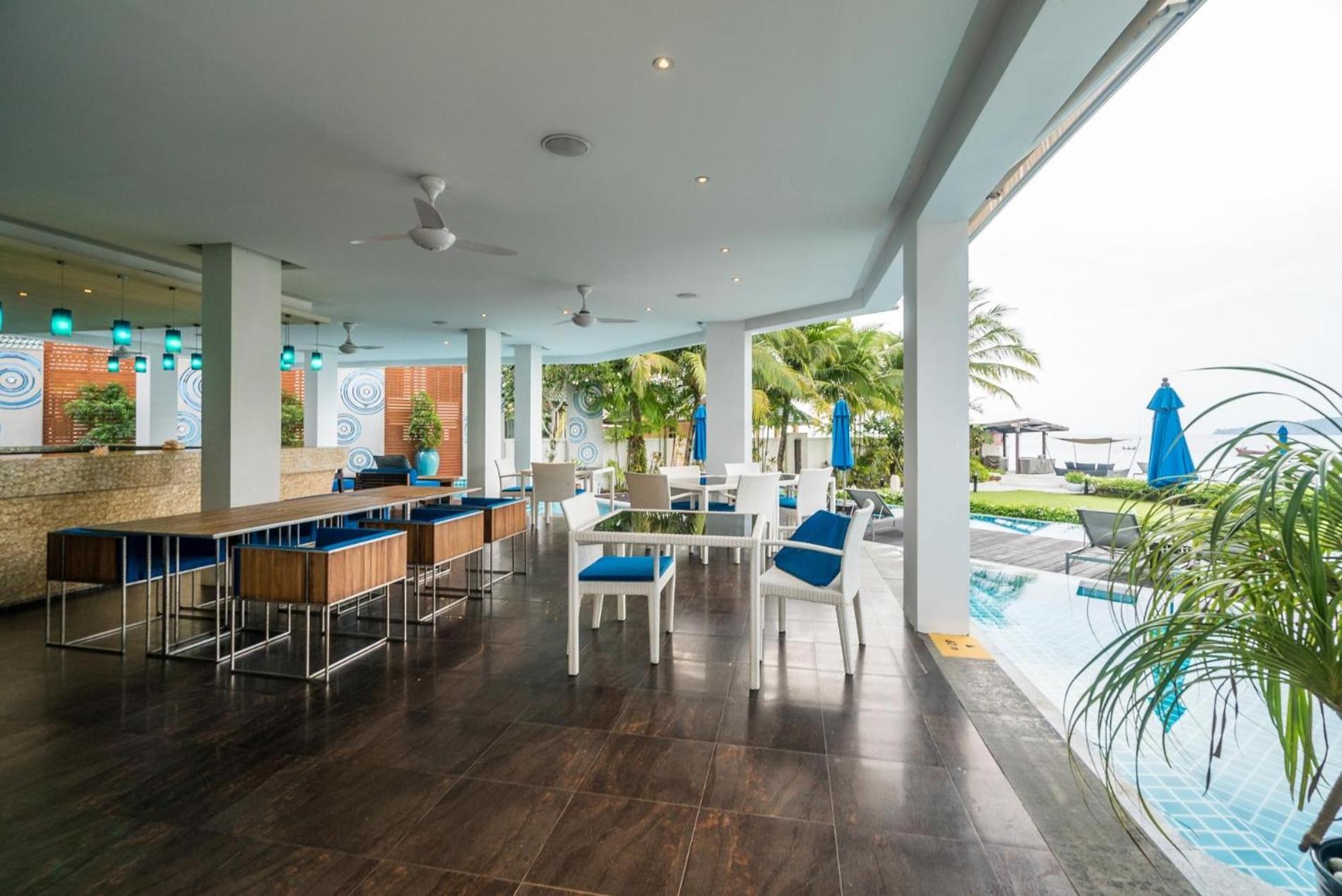 Bright beachfront retreat in Bang Tao