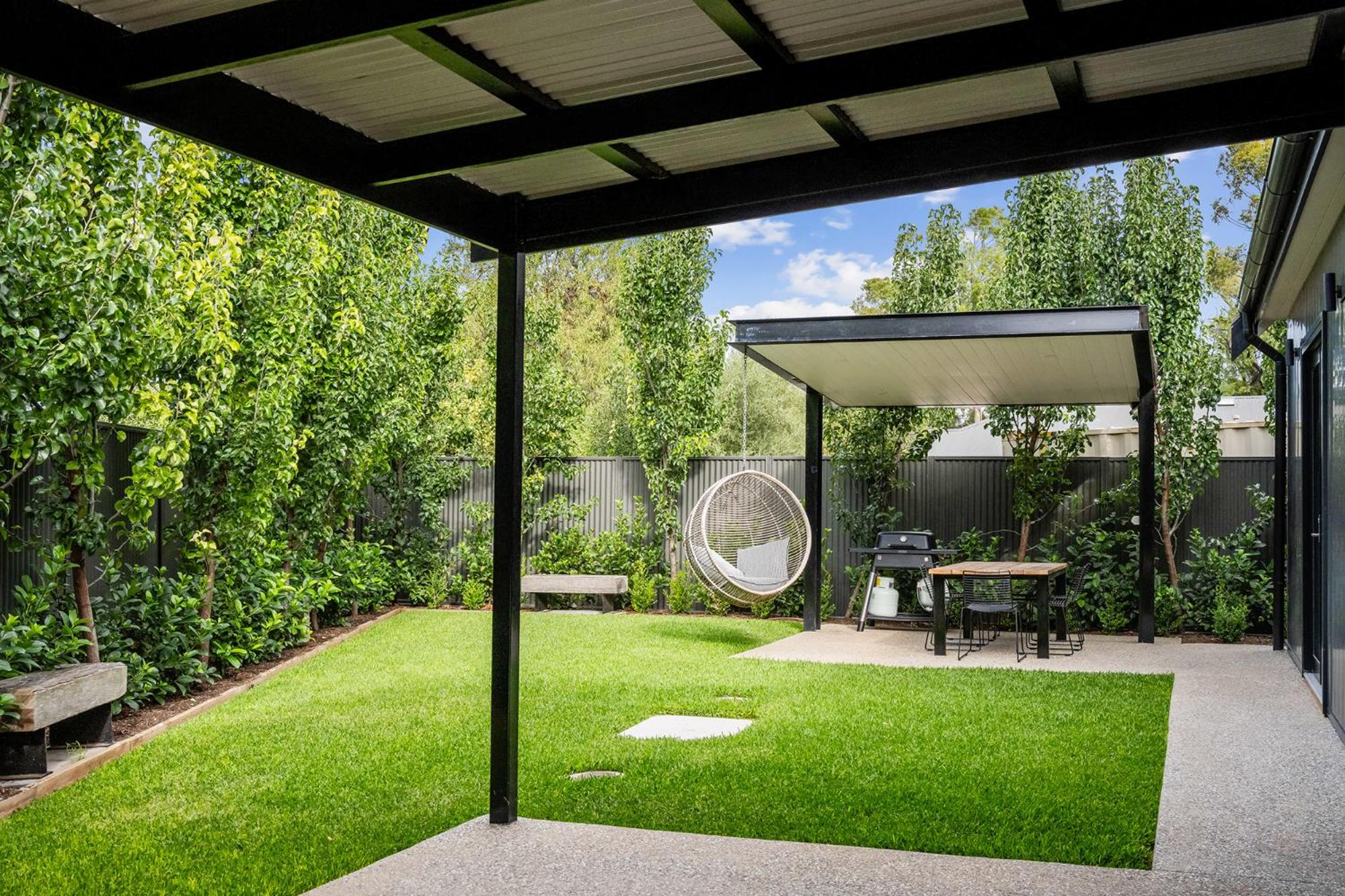 Vale 194 - Luxury Accommodation in McLaren Vale - 5 holiday homes with king size beds