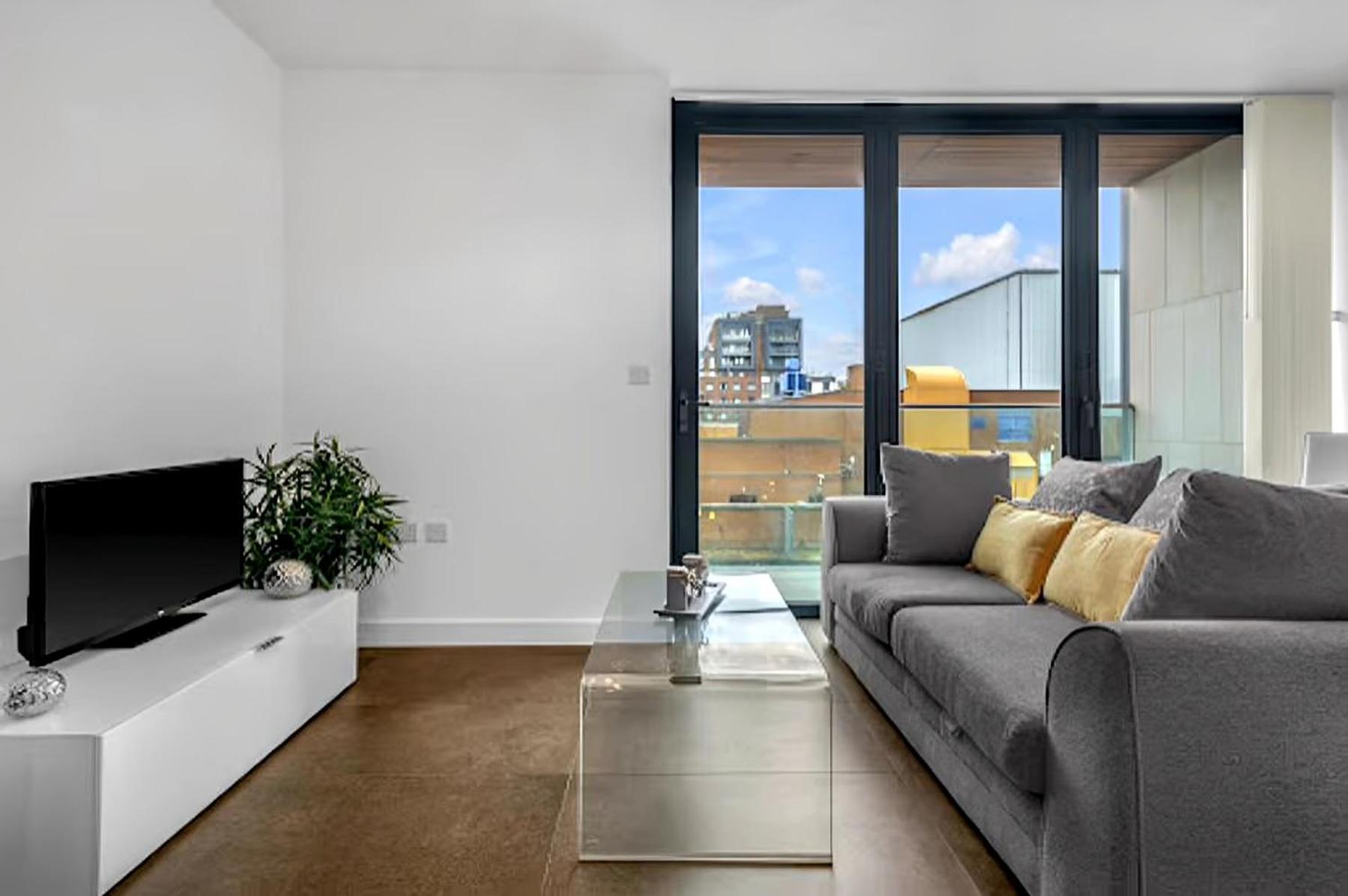 Londwell, Kings Cross & Pentonville Luxury Balcony Apartment