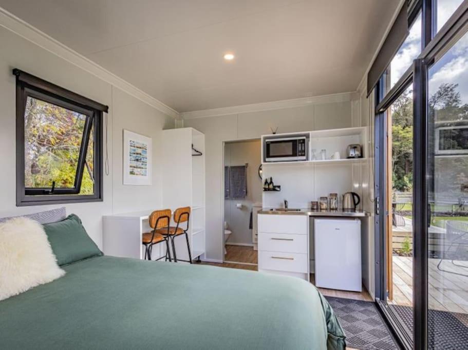 Rural retreat - Tahi cabin view 3