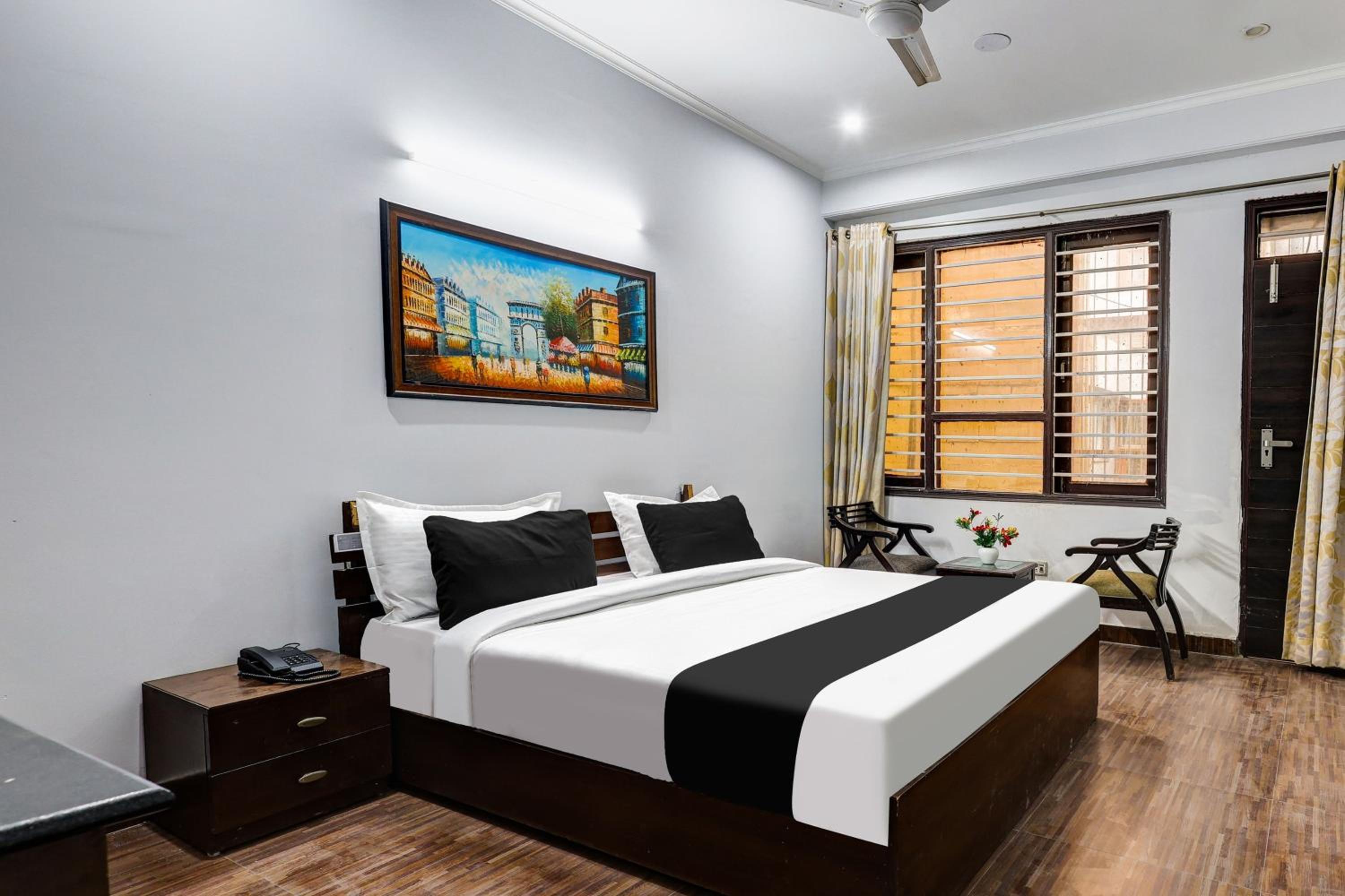 Townhouse Sector 38 Gurgaon Near Medanta view 4