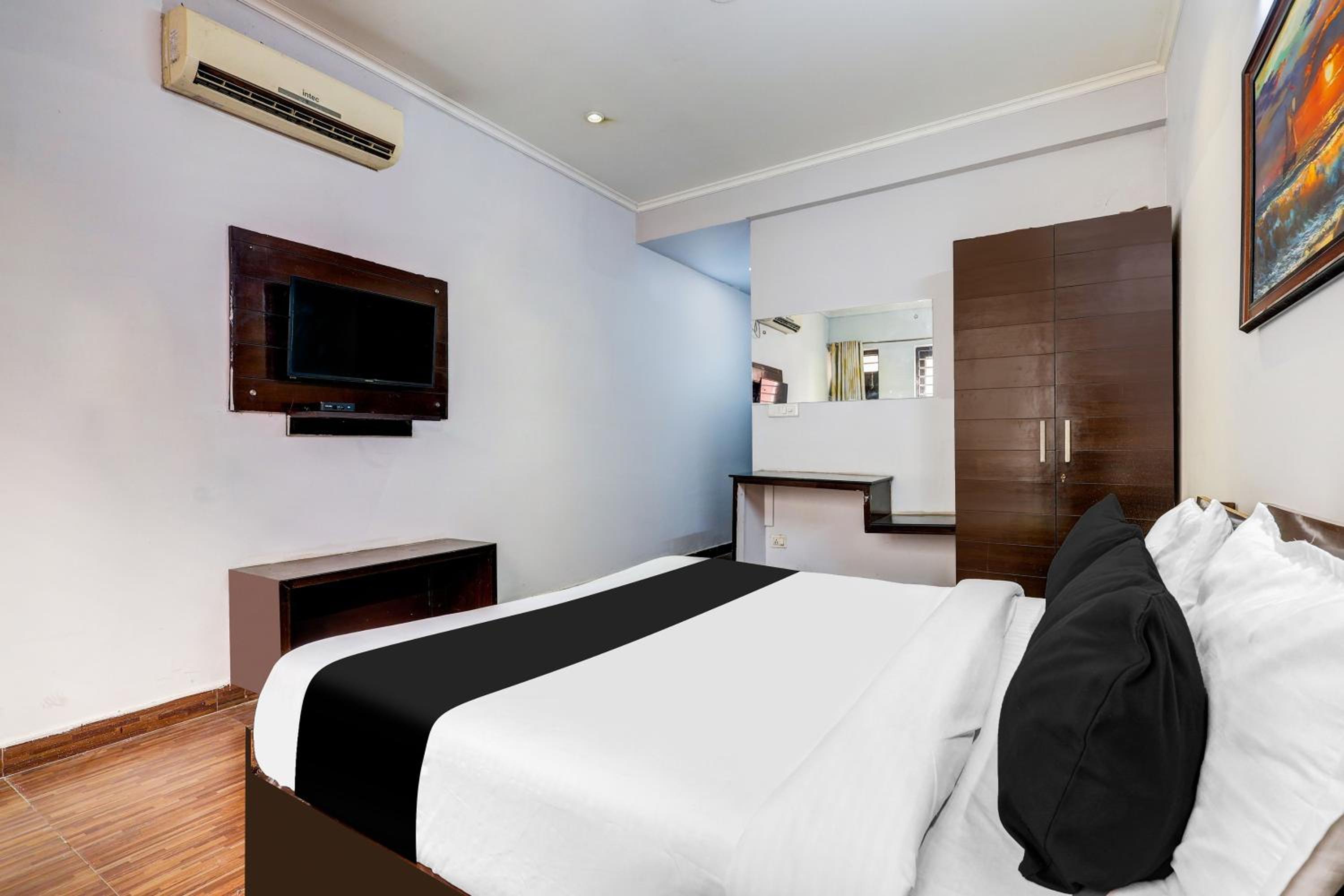 Townhouse Sector 38 Gurgaon Near Medanta view 5