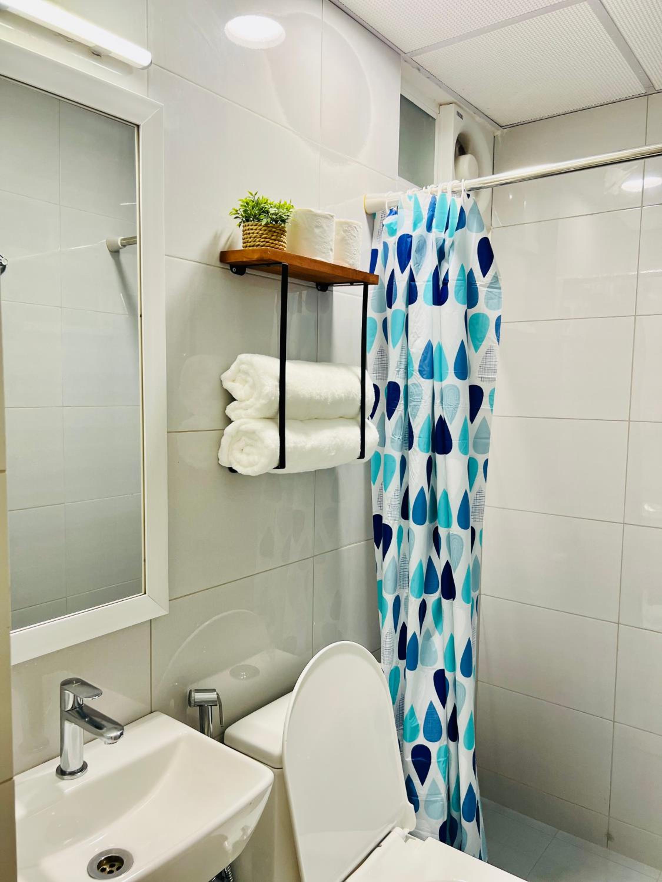A Modern 3 Bedroom Apartment photo 3