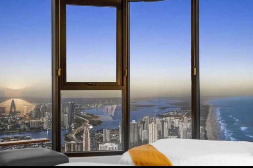 Surfers Beachside Luxury - Stunning Panoramic View