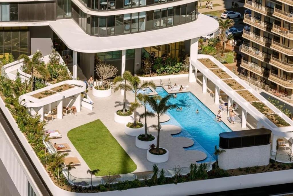 Surfers Beachside Luxury - Stunning Panoramic View