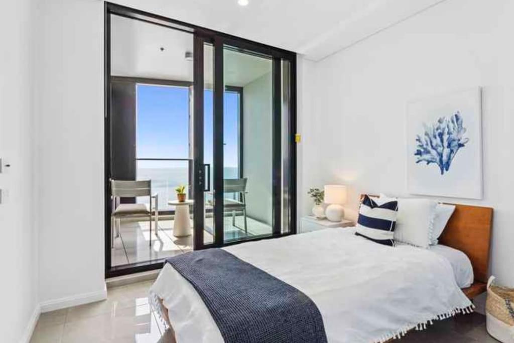 Surfers Beachside Luxury - Stunning Panoramic View