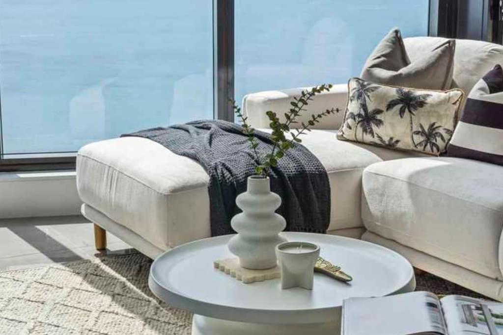 Surfers Beachside Luxury - Stunning Panoramic View