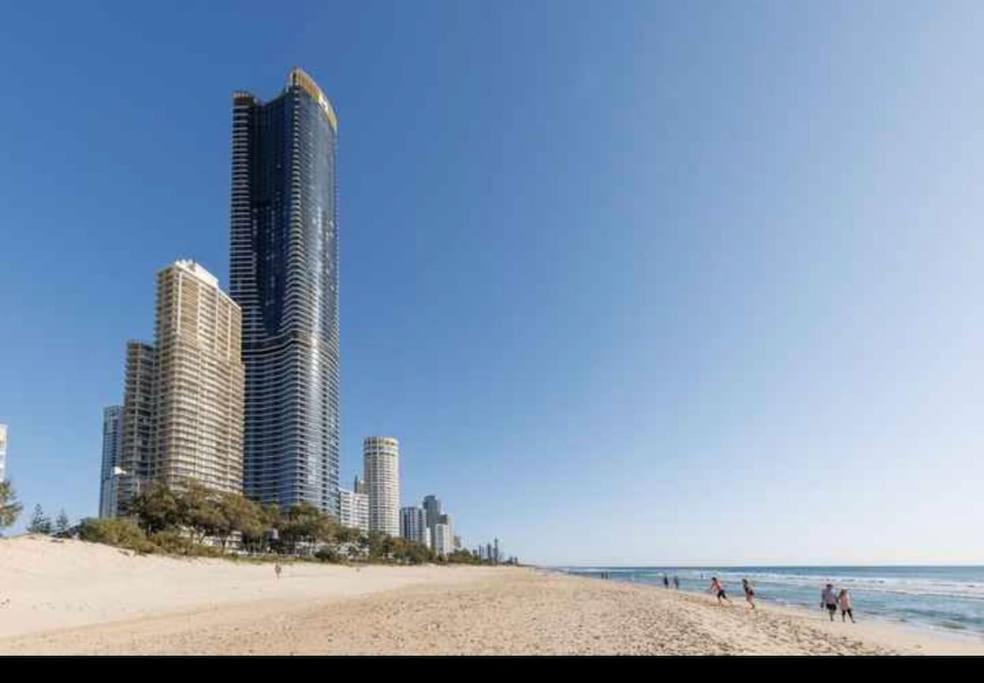 Surfers Beachside Luxury - Stunning Panoramic View