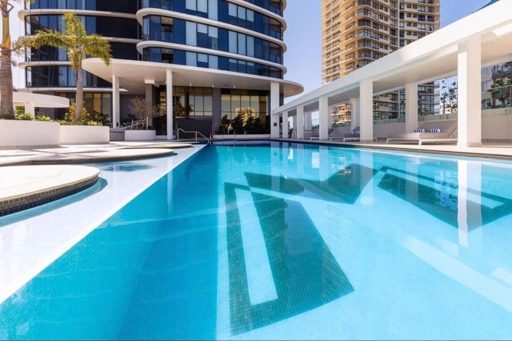 Surfers Beachside Luxury - Stunning Panoramic View