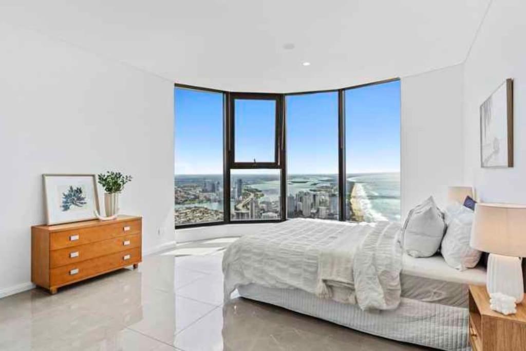 Surfers Beachside Luxury - Stunning Panoramic View