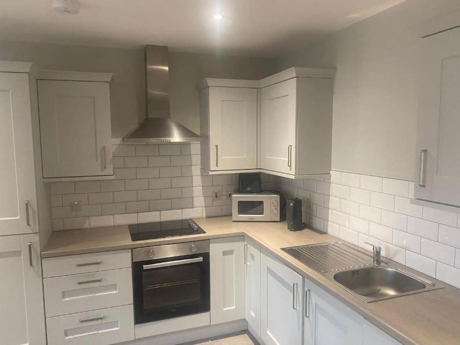 Modern 2 Bedroom Apartment near City Center - 2 view 2
