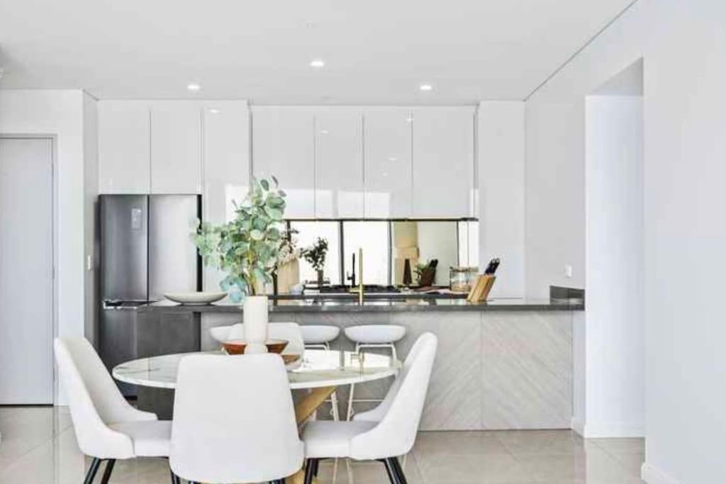 Surfers Beachside Luxury - Stunning Panoramic View