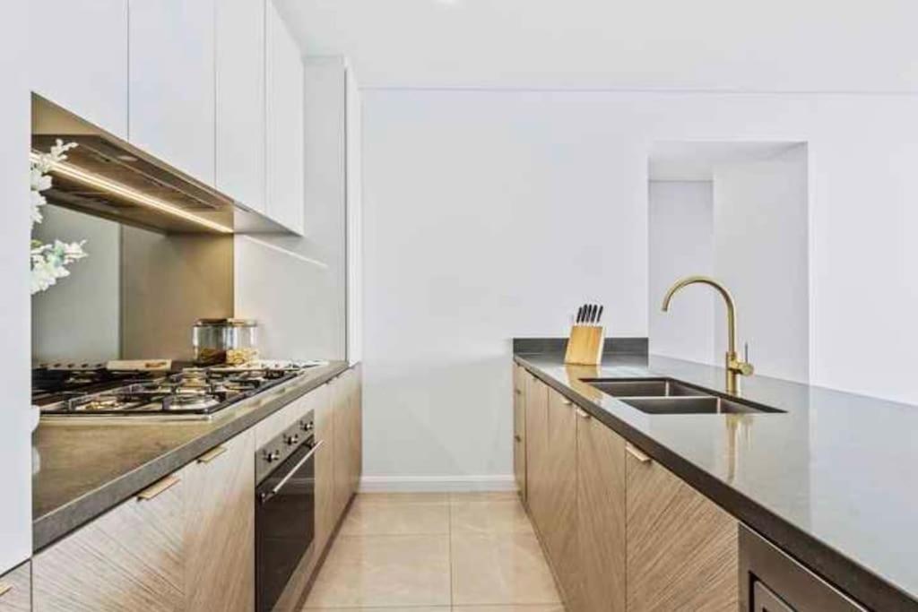 Surfers Beachside Luxury - Stunning Panoramic View
