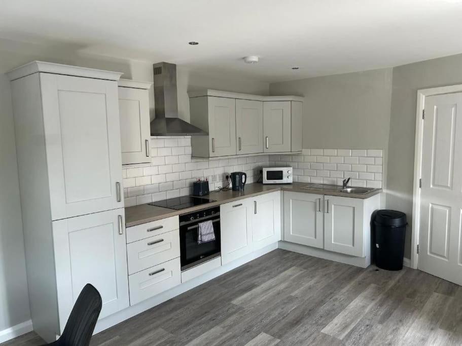 Modern 2 Bedroom Apartment near City Center - 2 view 5
