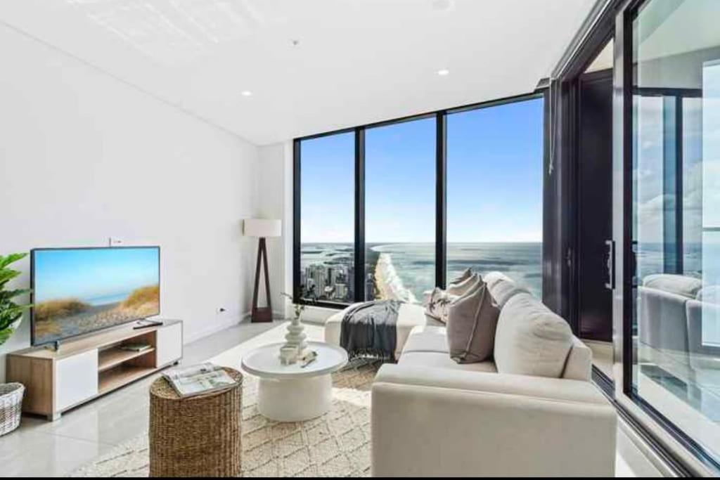 Surfers Beachside Luxury - Stunning Panoramic View