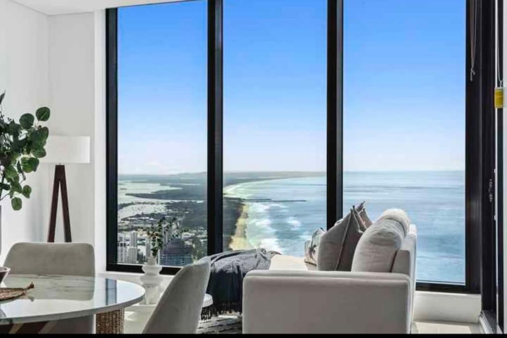 Surfers Beachside Luxury - Stunning Panoramic View