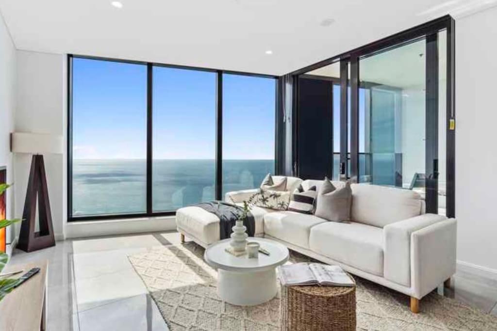 Surfers Beachside Luxury - Stunning Panoramic View