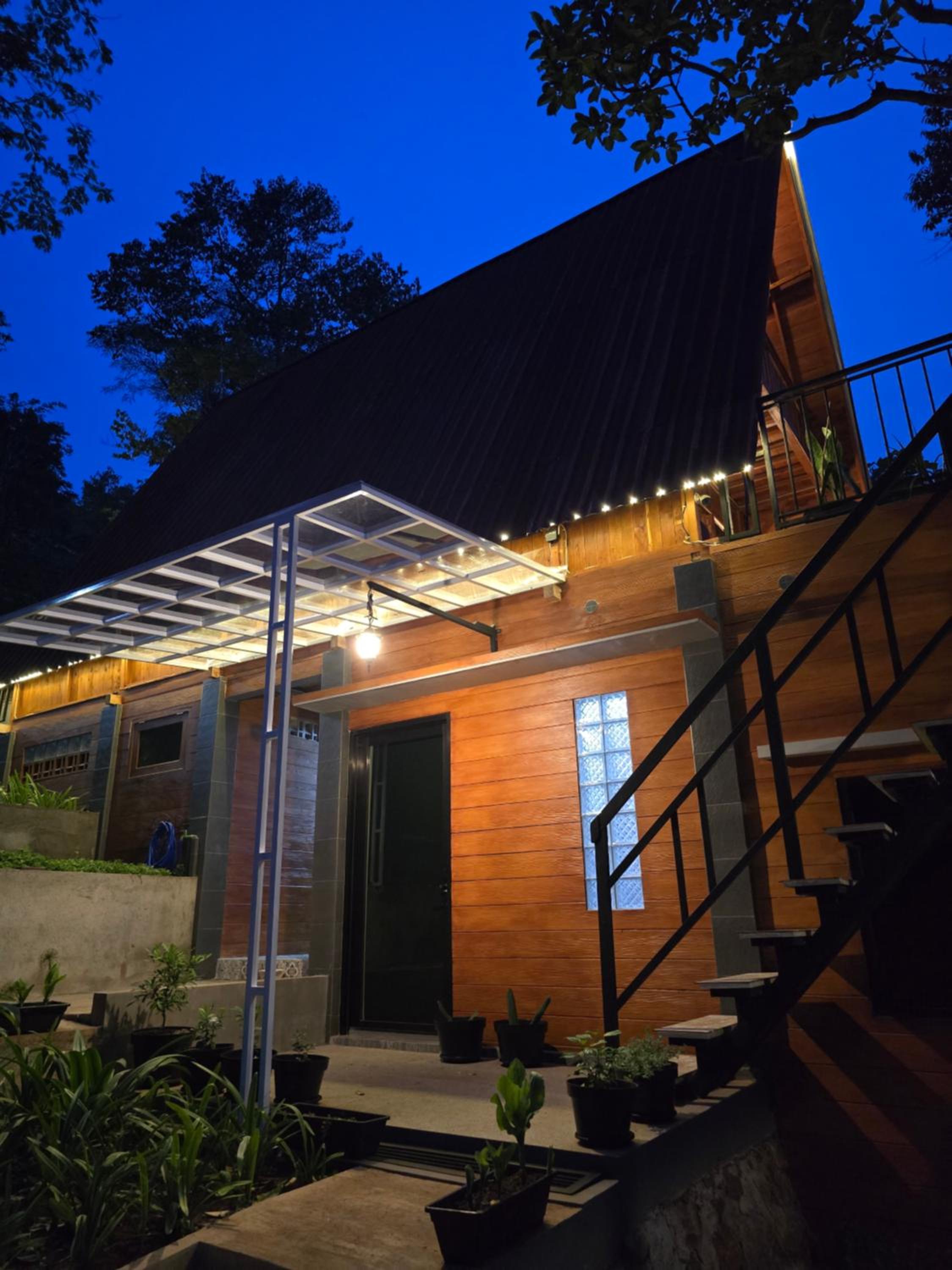 Villa Garden Grove view 2