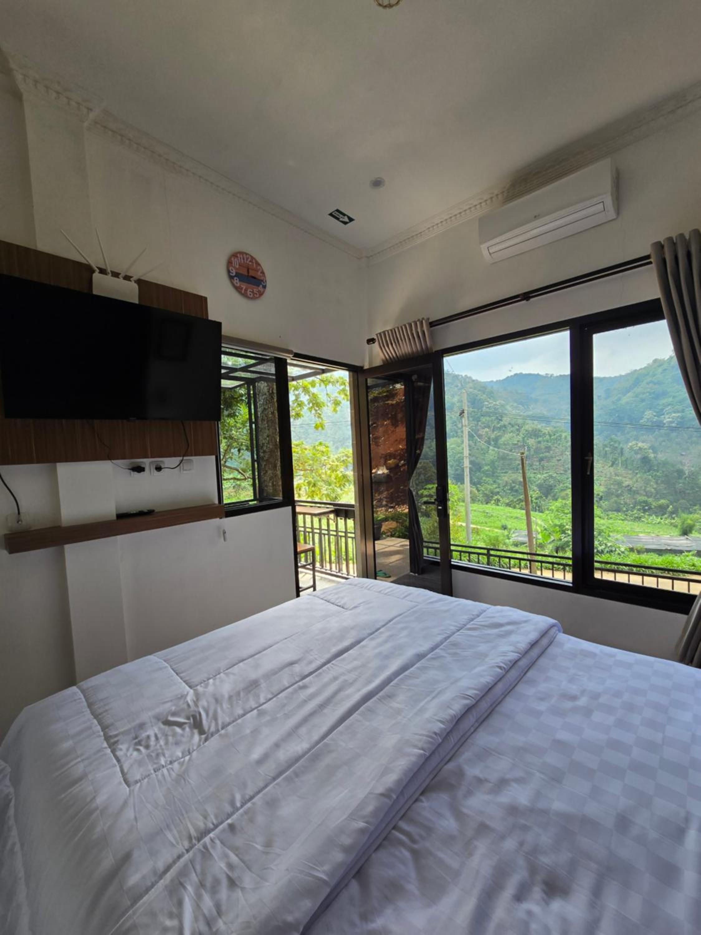 Villa Garden Grove view 3