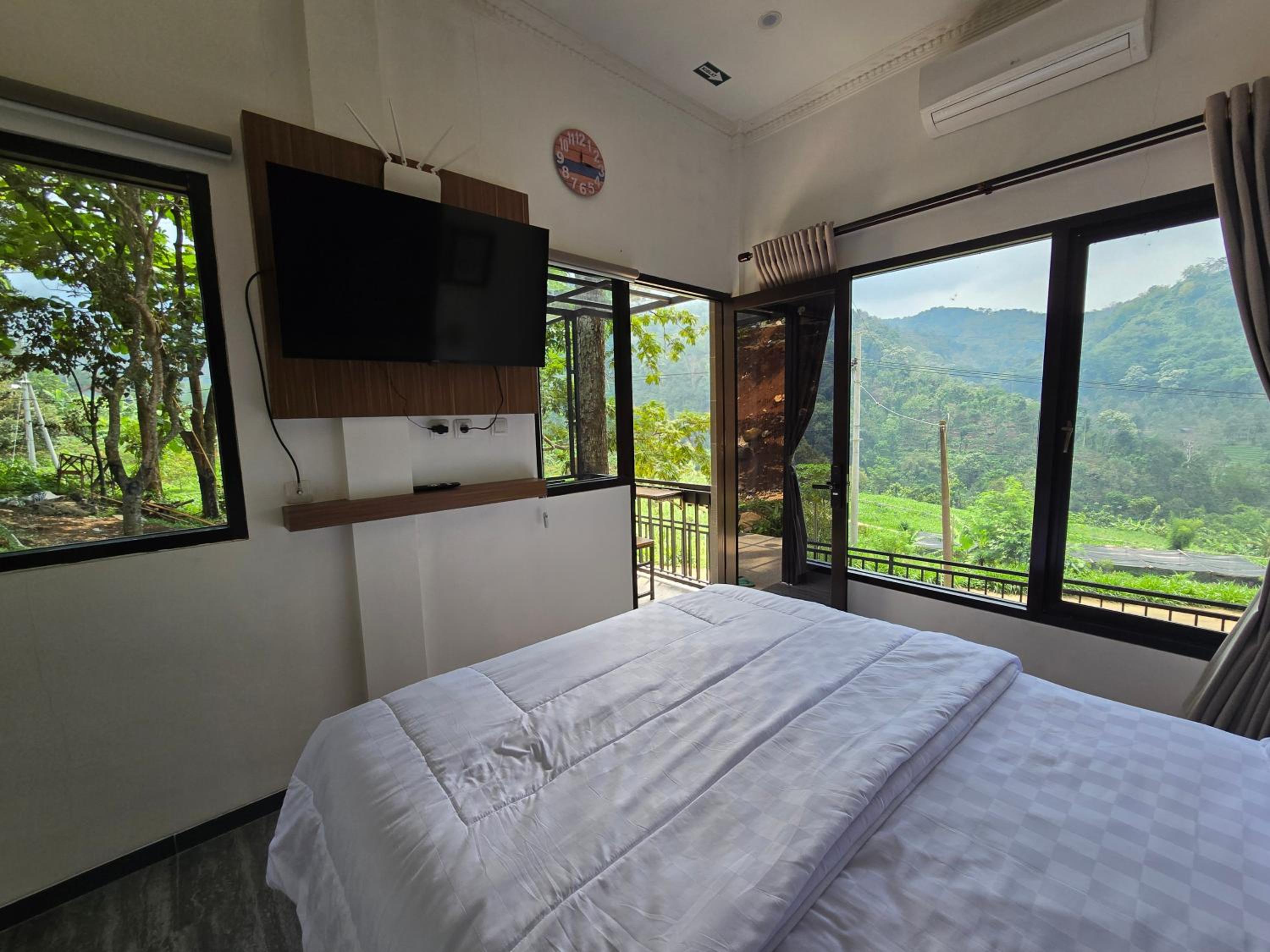 Villa Garden Grove view 4