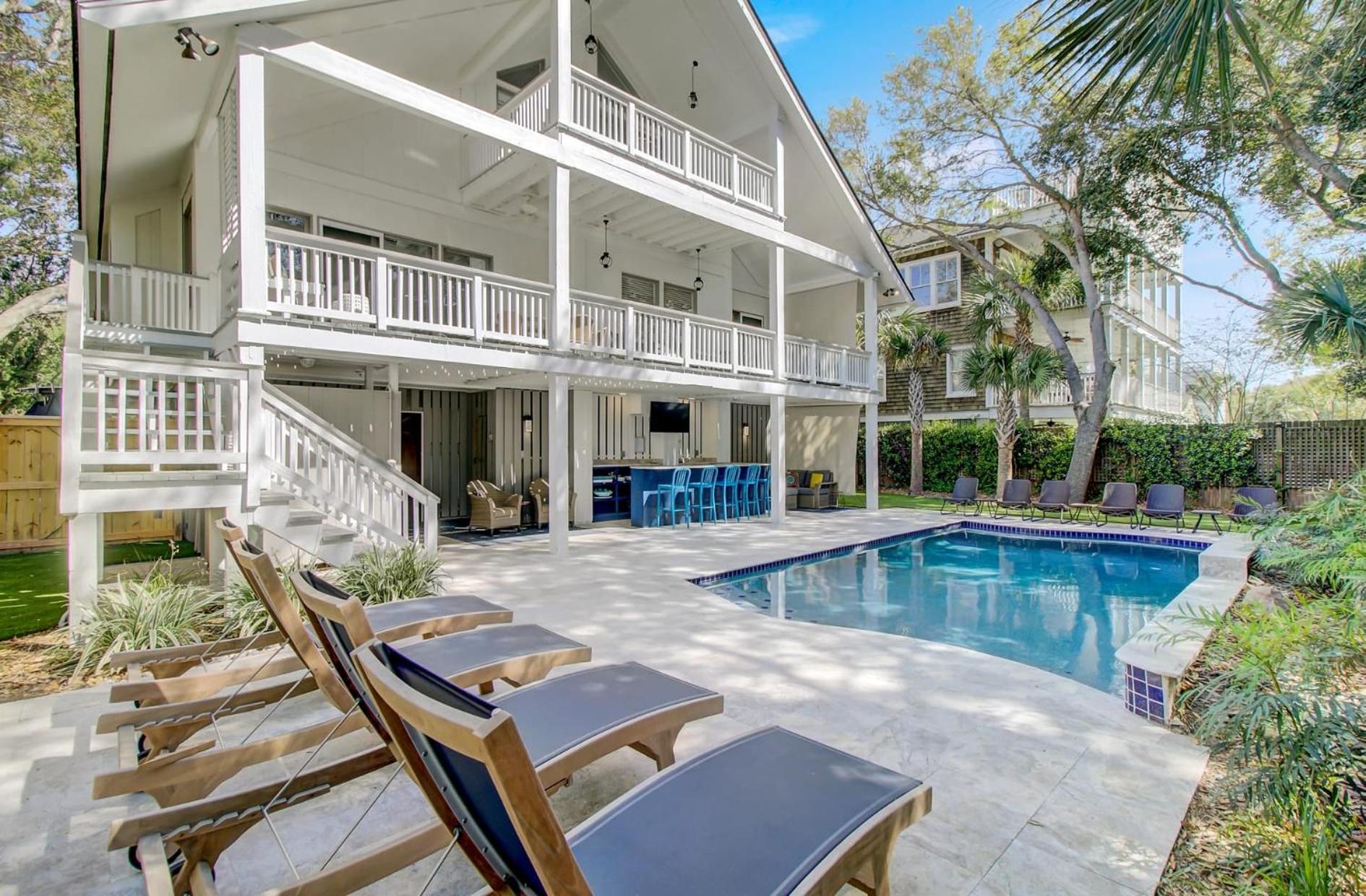 3704 Cameron by AvantStay Pool Bar Multiple Balconies