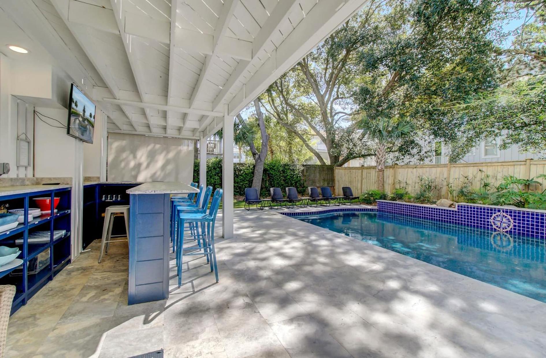 3704 Cameron by AvantStay Pool Bar Multiple Balconies