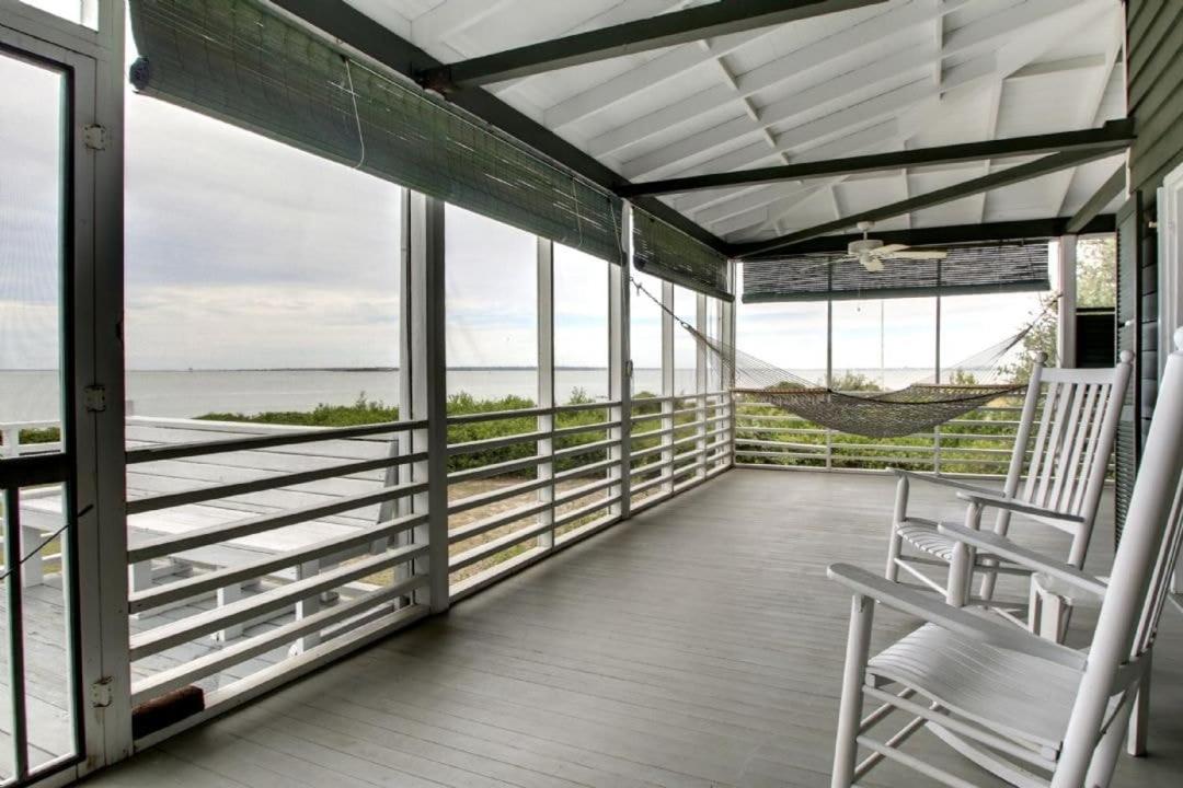 1111 Middle Street by AvantStay Charming Historic Cottage Featured in Dear John Movie Beach Access
