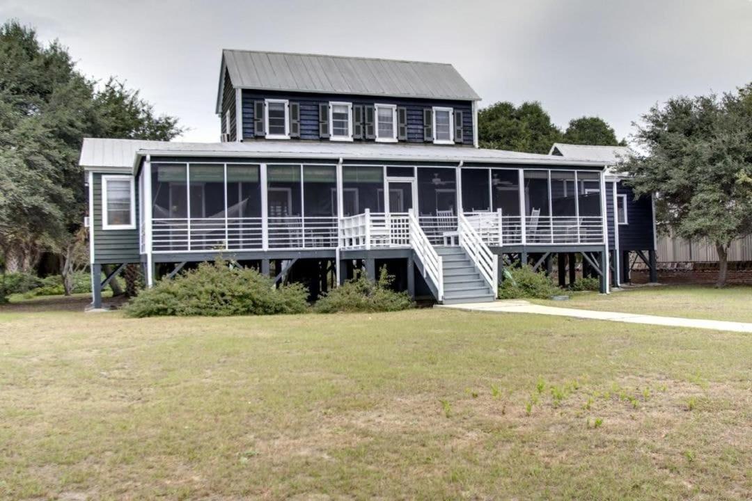 1111 Middle Street by AvantStay Charming Historic Cottage Featured in Dear John Movie Beach Access