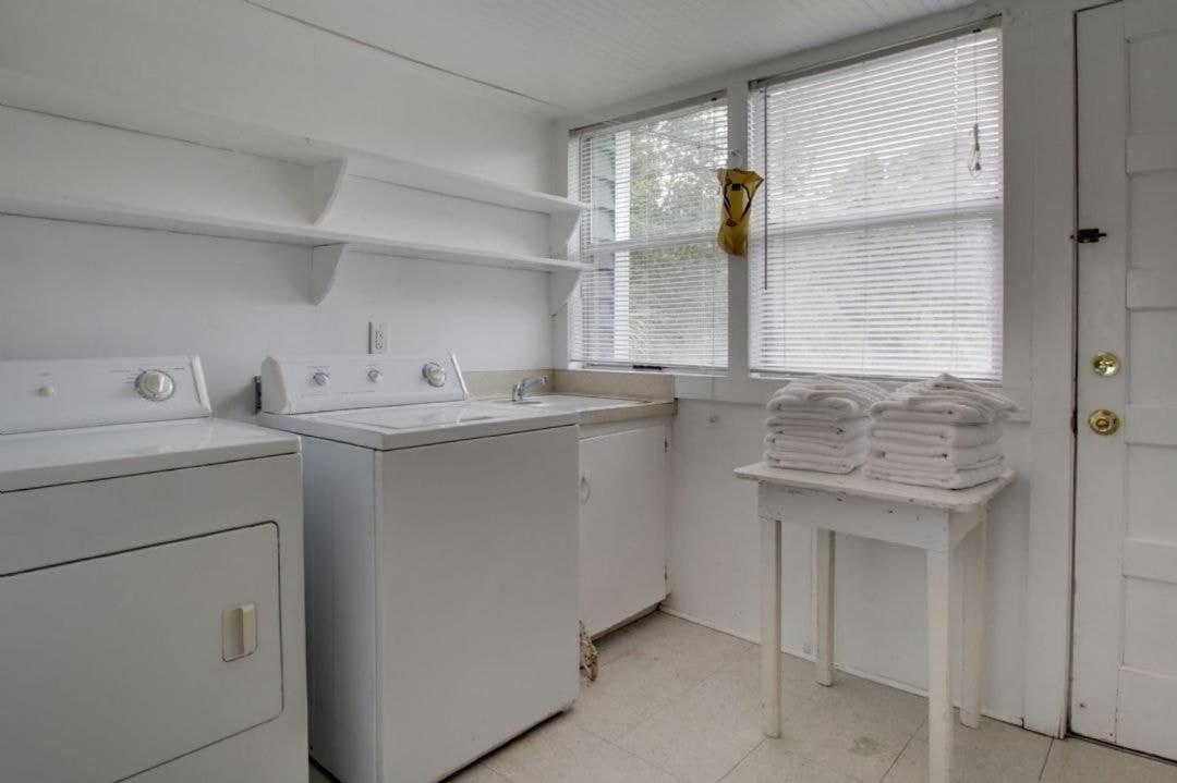 1111 Middle Street by AvantStay Charming Historic Cottage Featured in Dear John Movie Beach Access