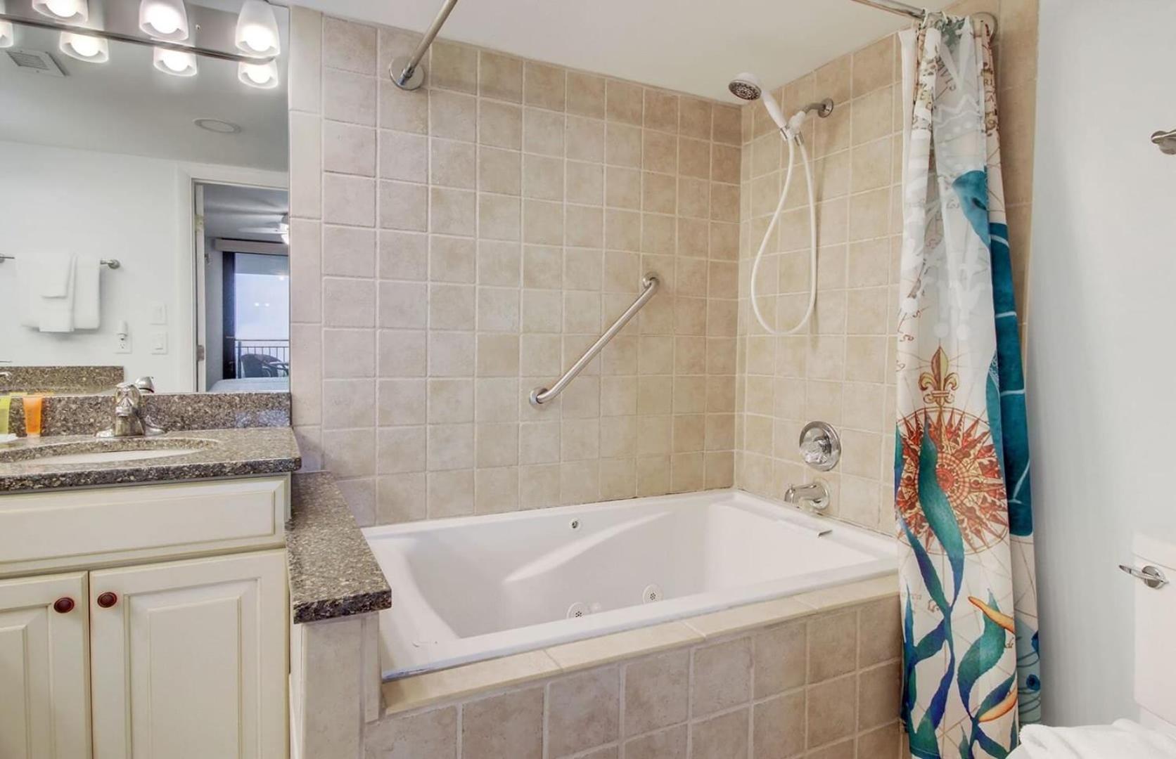 322 D Shipwatch by AvantStay Community Pool Access Close to Beach