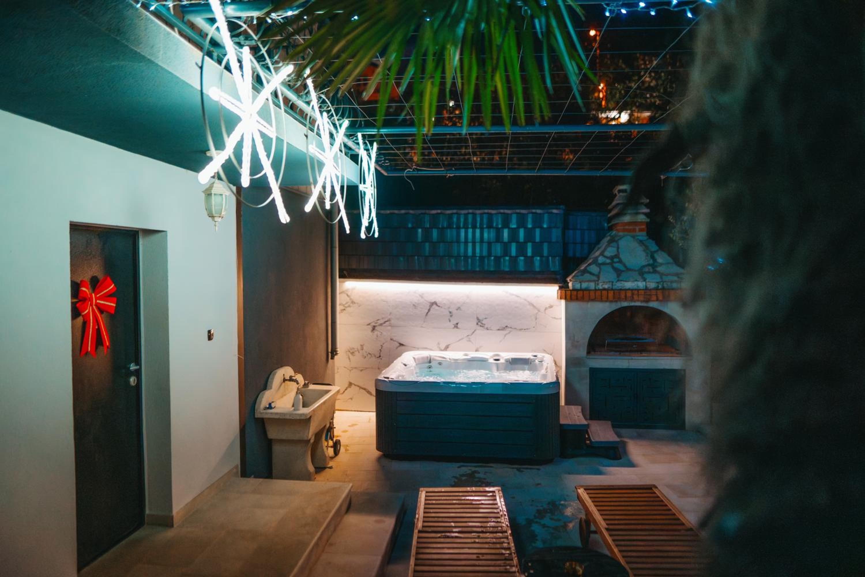 Villa View Mostar with Jacuzzi & Heated Pool