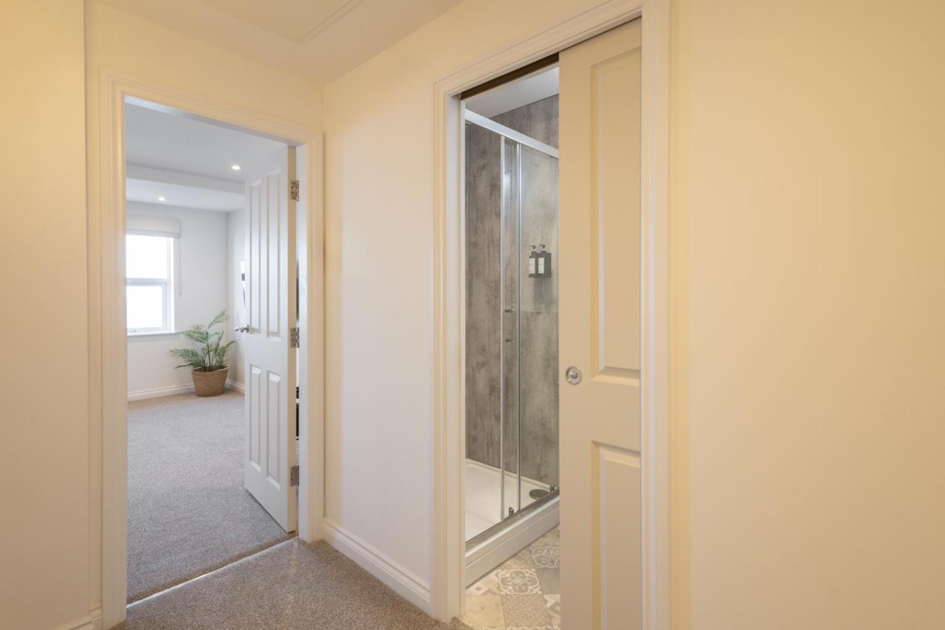 Apartment 5, King's Court view 4