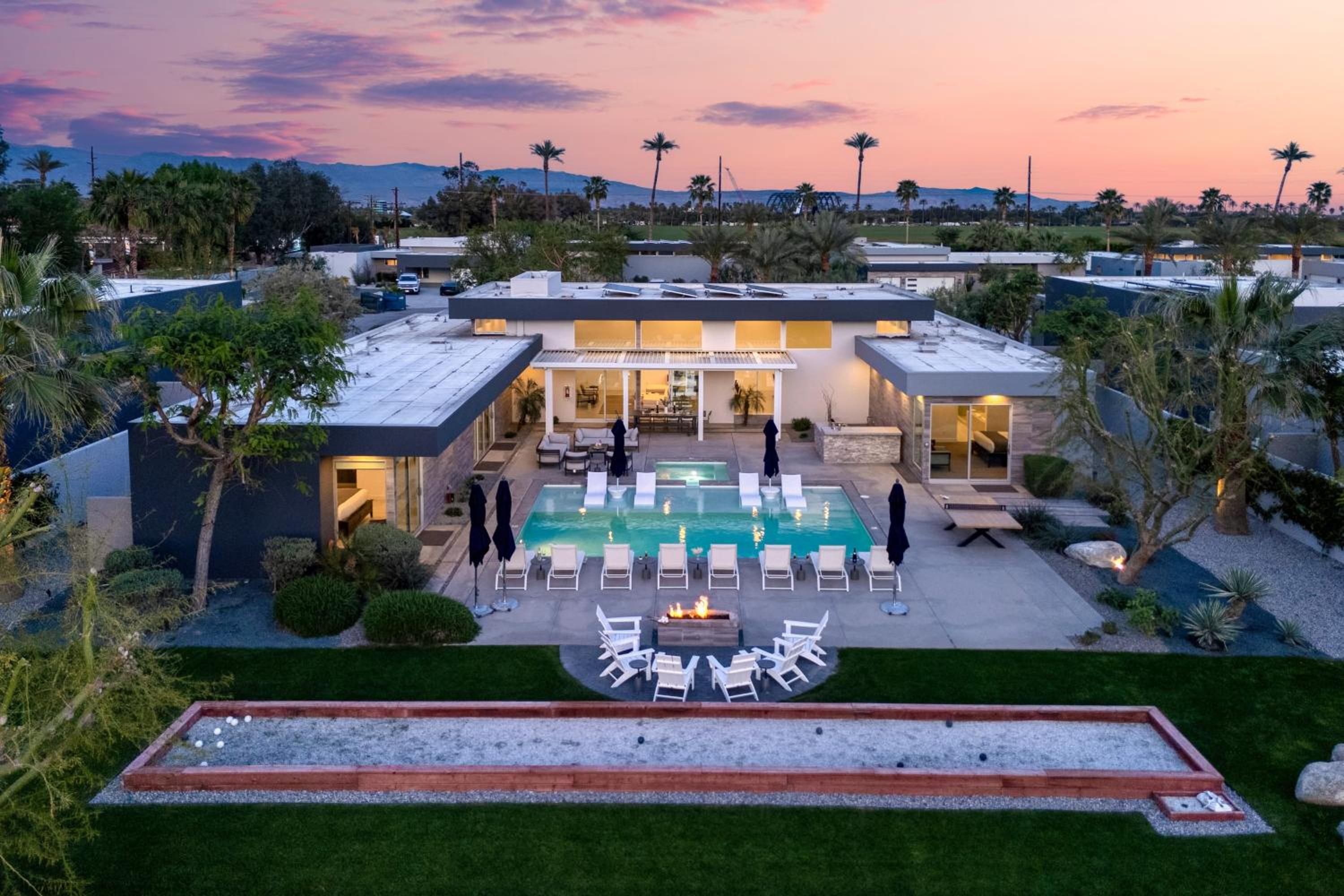 Sleeps 28 Putting Green Bocce Ball Near Coachella Polo Villas Sol